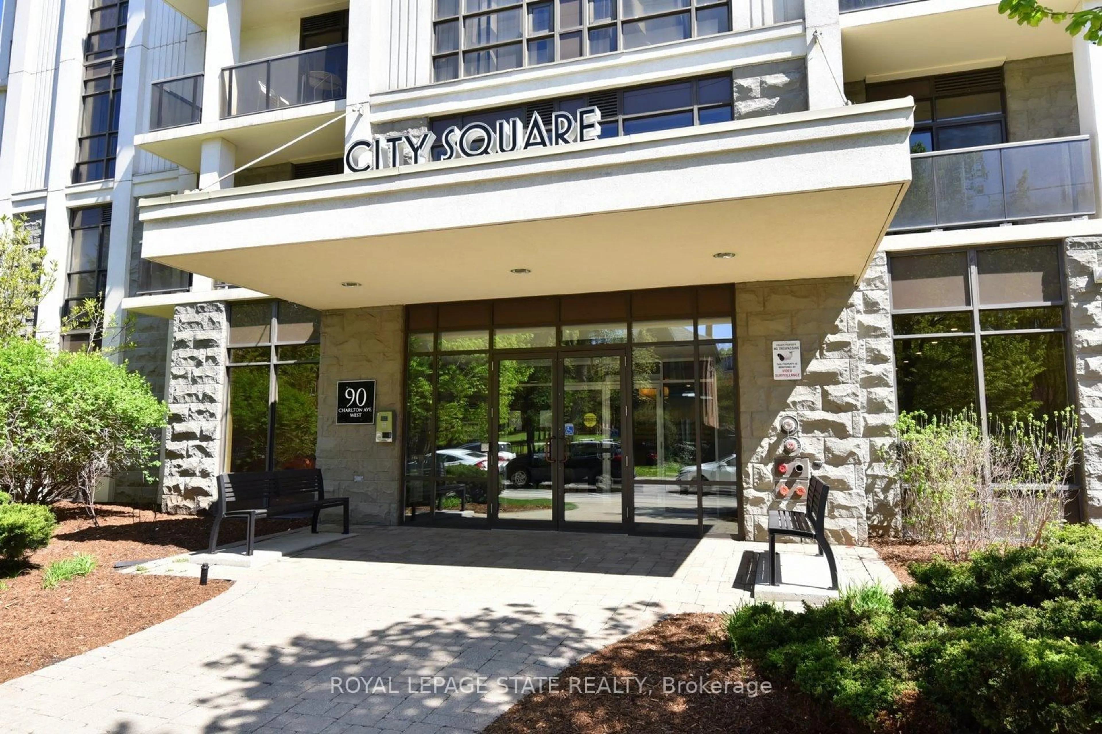 Indoor entryway for 90 Charlton Ave #604, Hamilton Ontario L8P 0B4