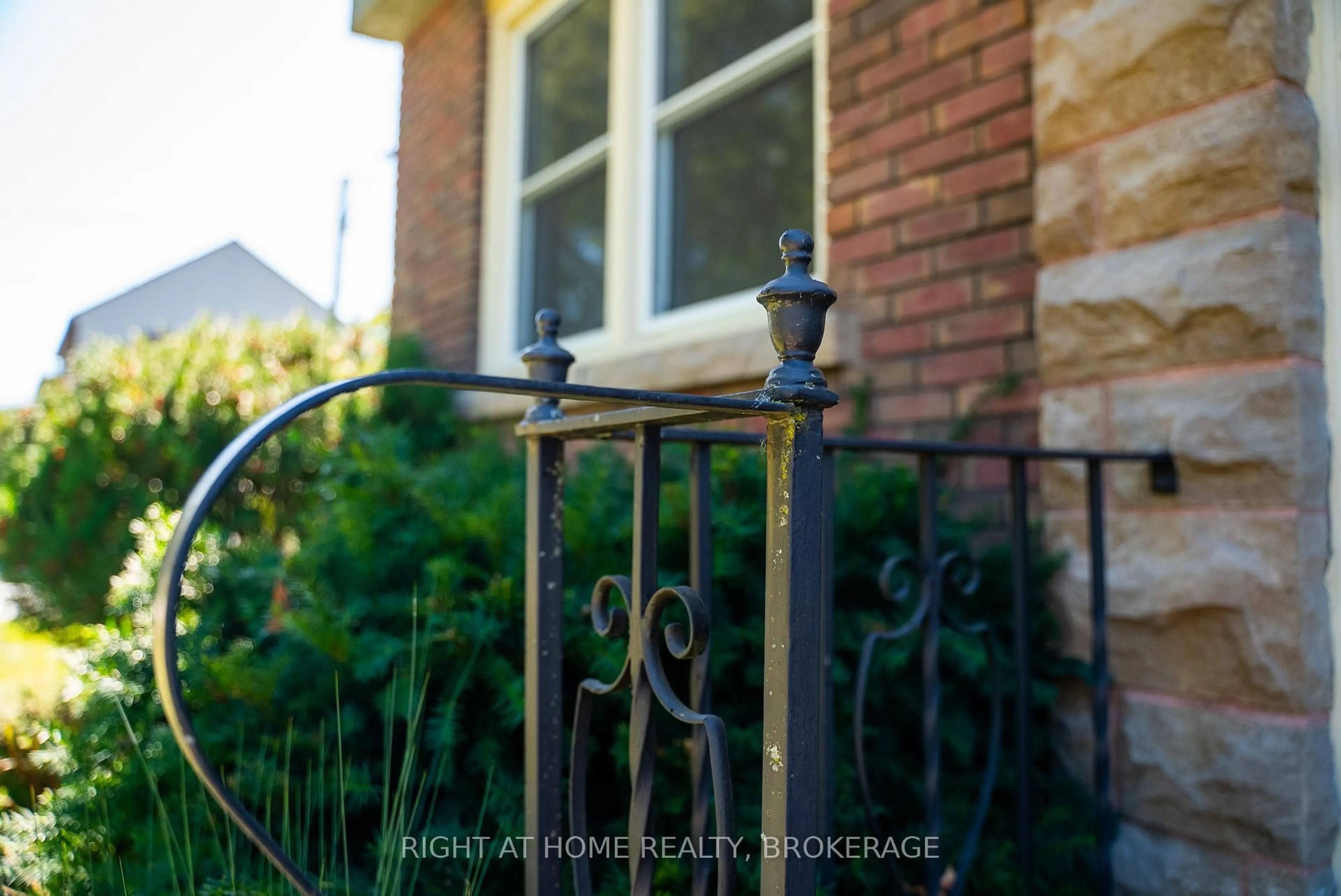 Unknown for 57 Edgar St, Welland Ontario L3C 1S6