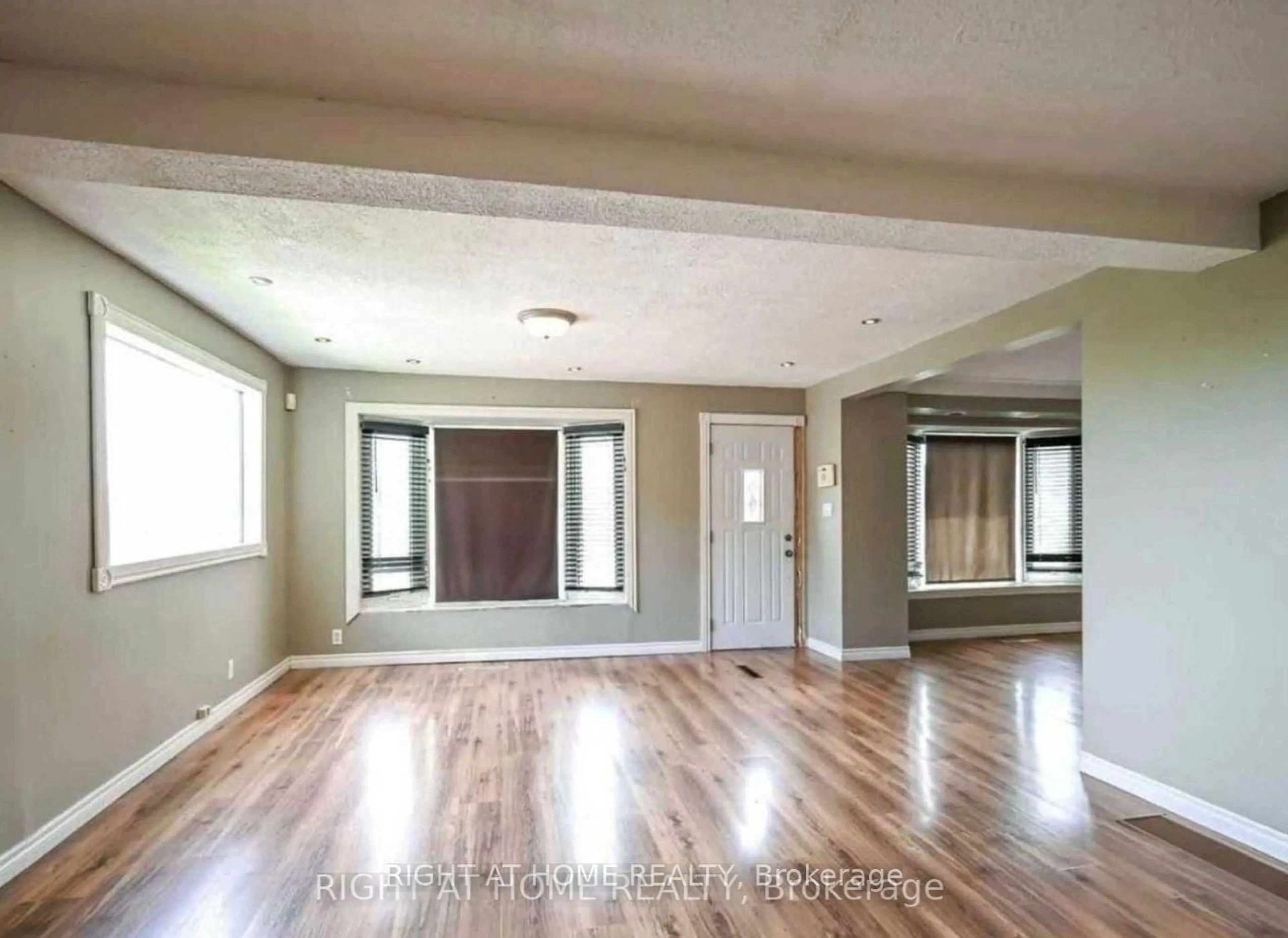 A pic of a room for 1025 Stone Church Rd, Hamilton Ontario L8W 1B2