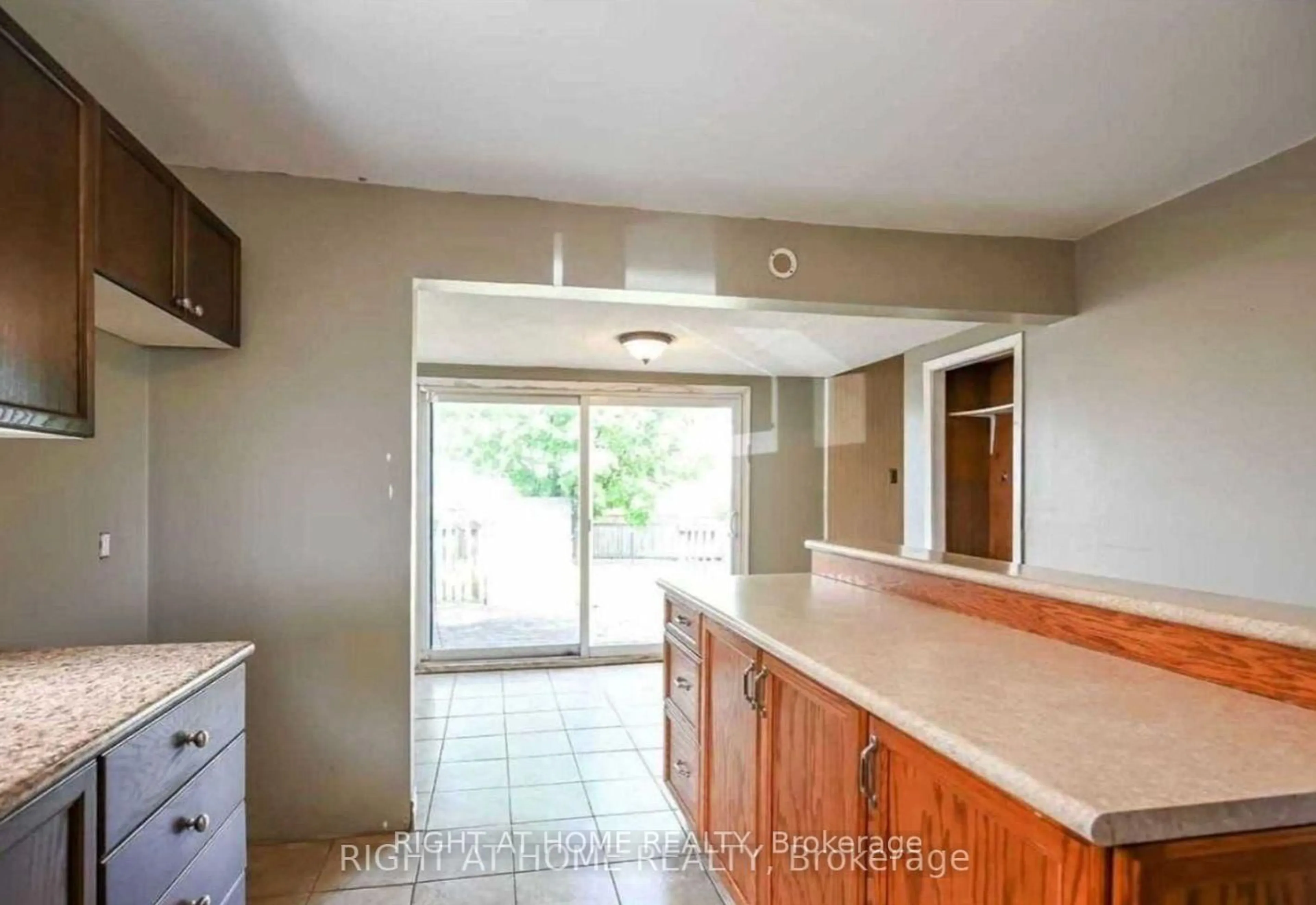 Unknown for 1025 Stone Church Rd, Hamilton Ontario L8W 1B2