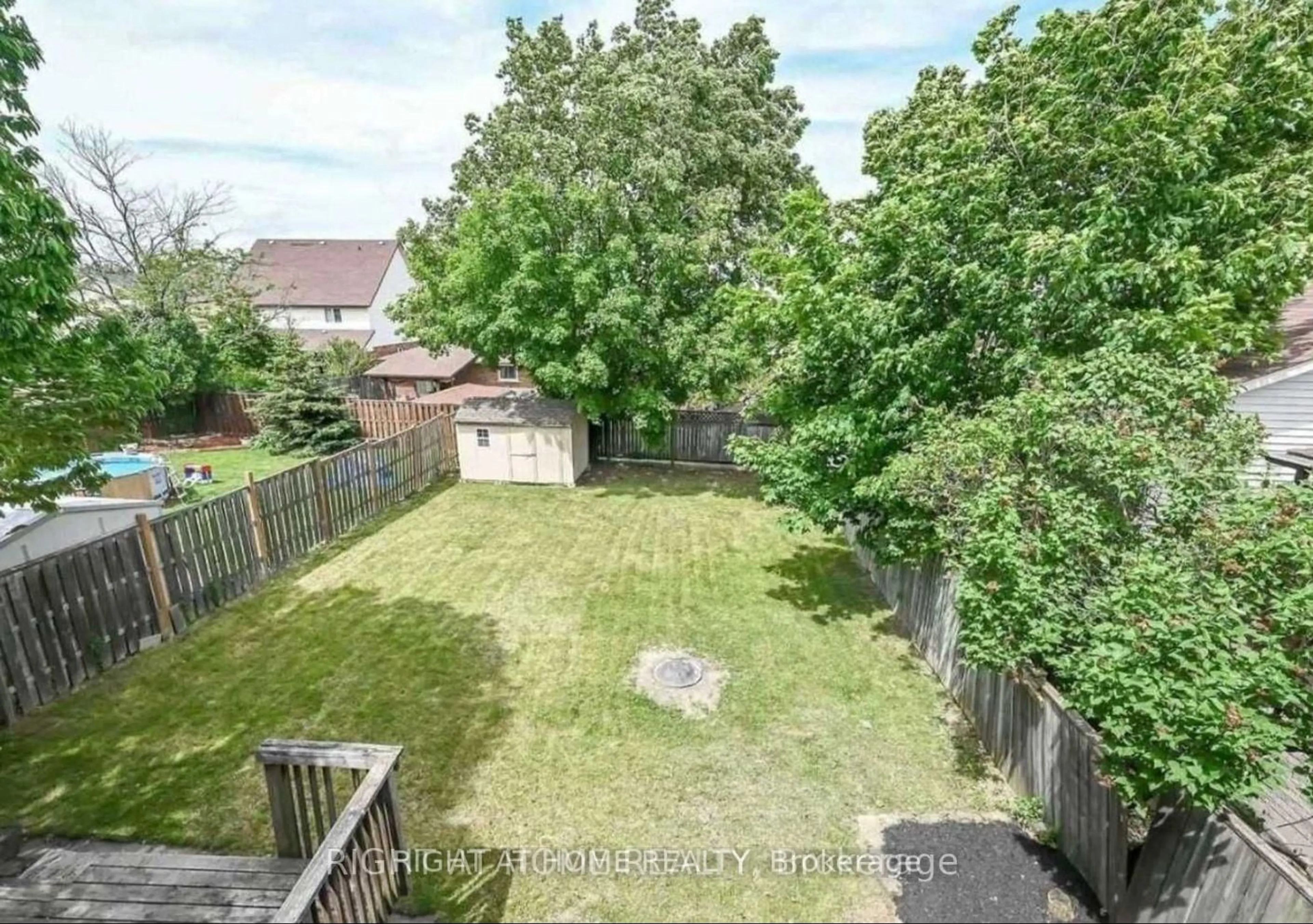 A pic from outside/outdoor area/front of a property/back of a property/a pic from drone, unknown for 1025 Stone Church Rd, Hamilton Ontario L8W 1B2