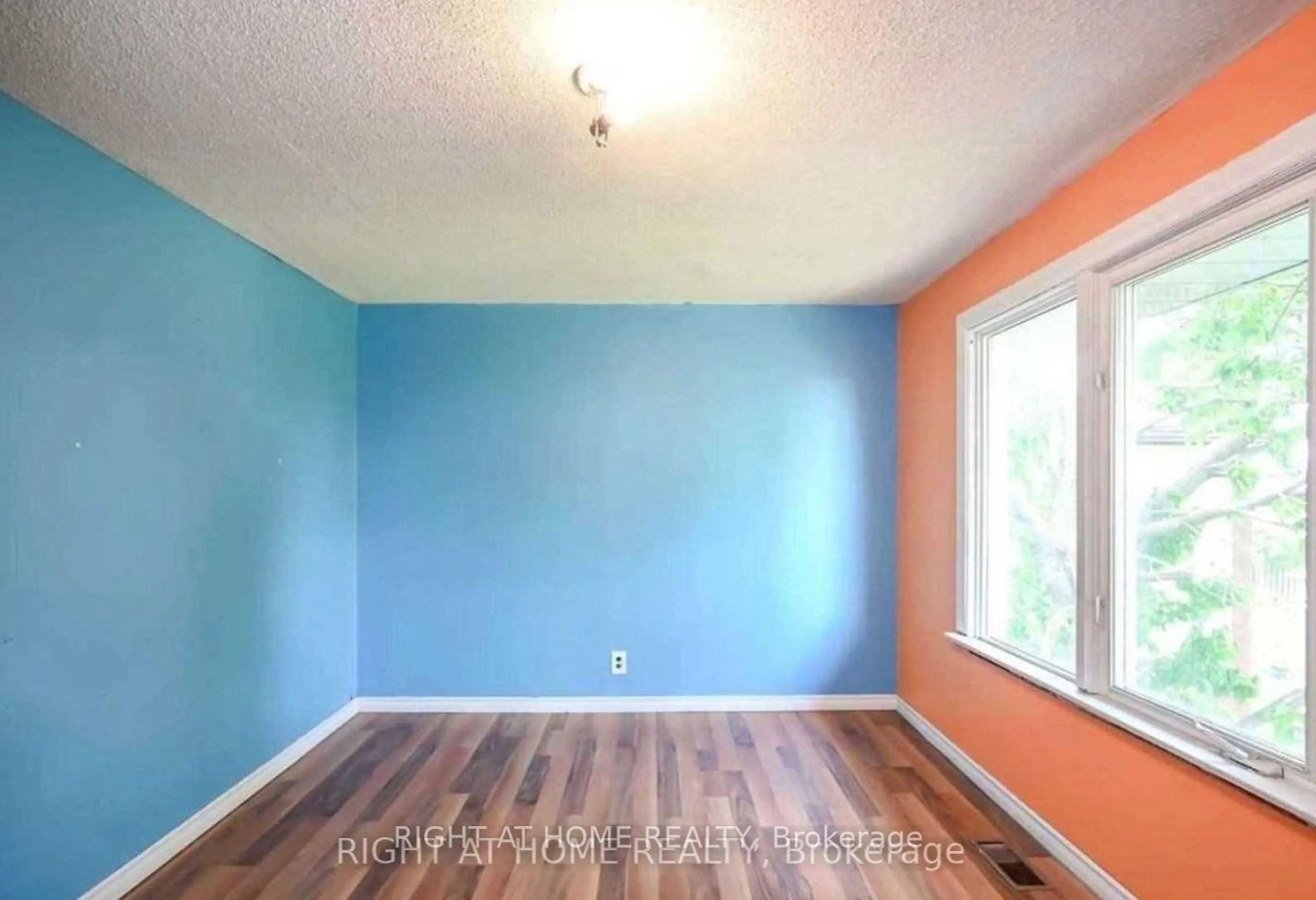A pic of a room for 1025 Stone Church Rd, Hamilton Ontario L8W 1B2