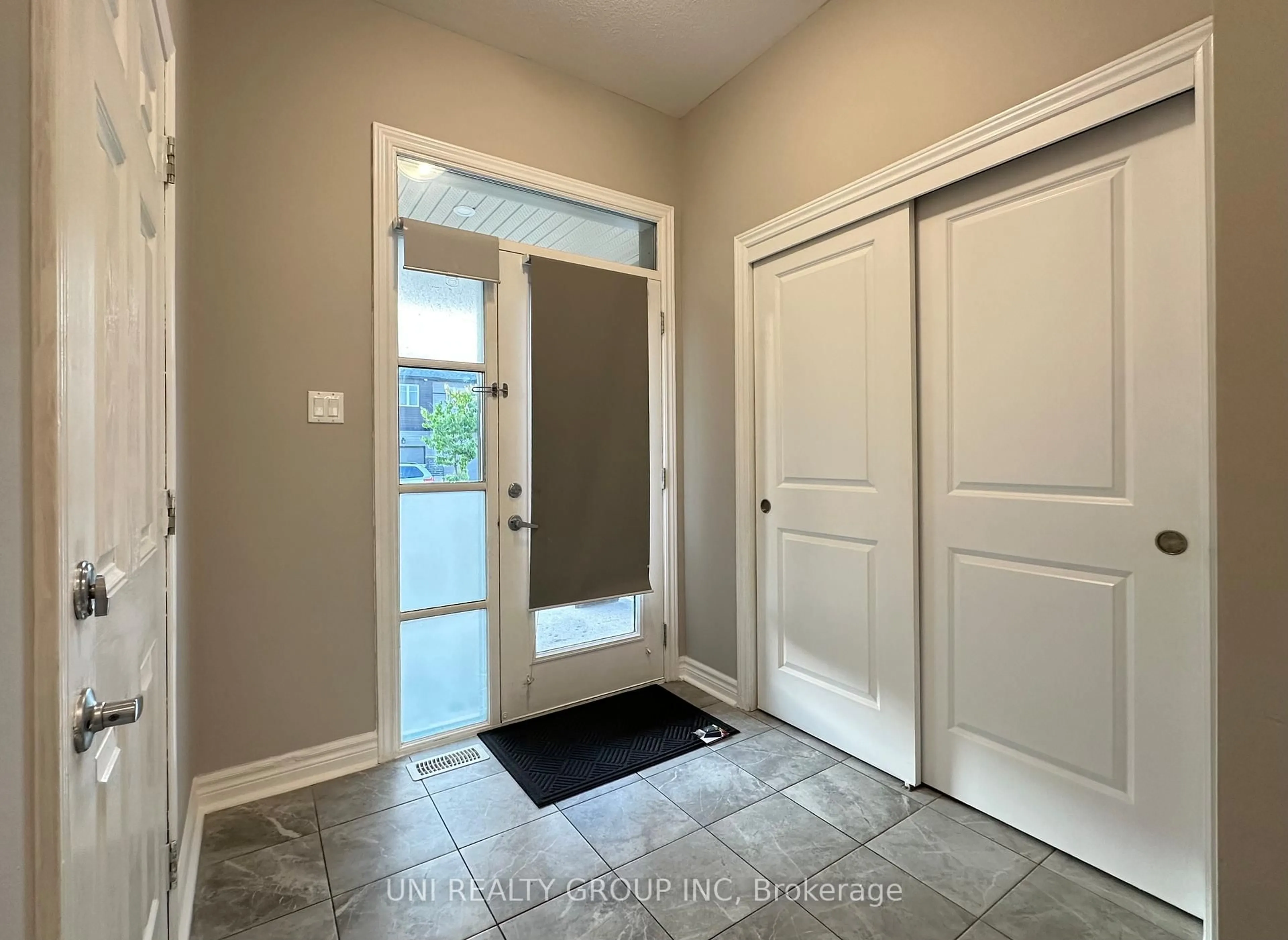 Indoor entryway for 2468 Waterlilly Way, Nepean Ontario K2J 6M3
