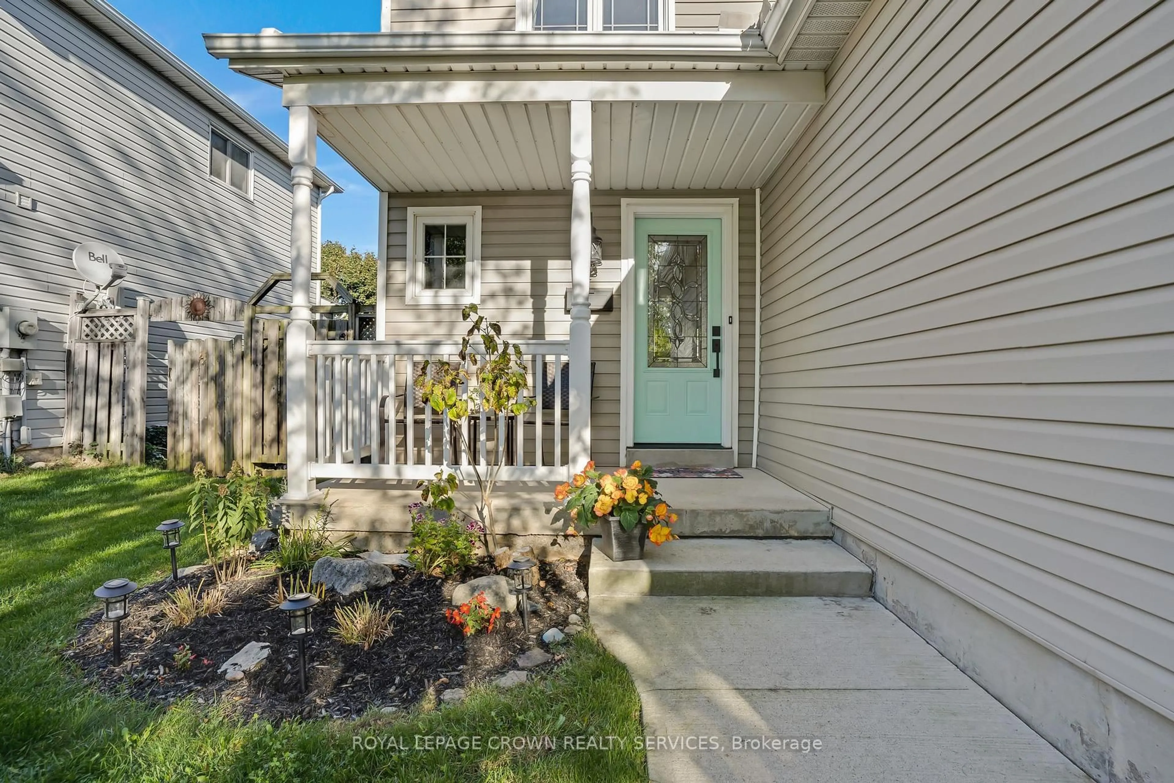 Indoor entryway for 29 Schroeder Dr, Cambridge Ontario N1P 1B7