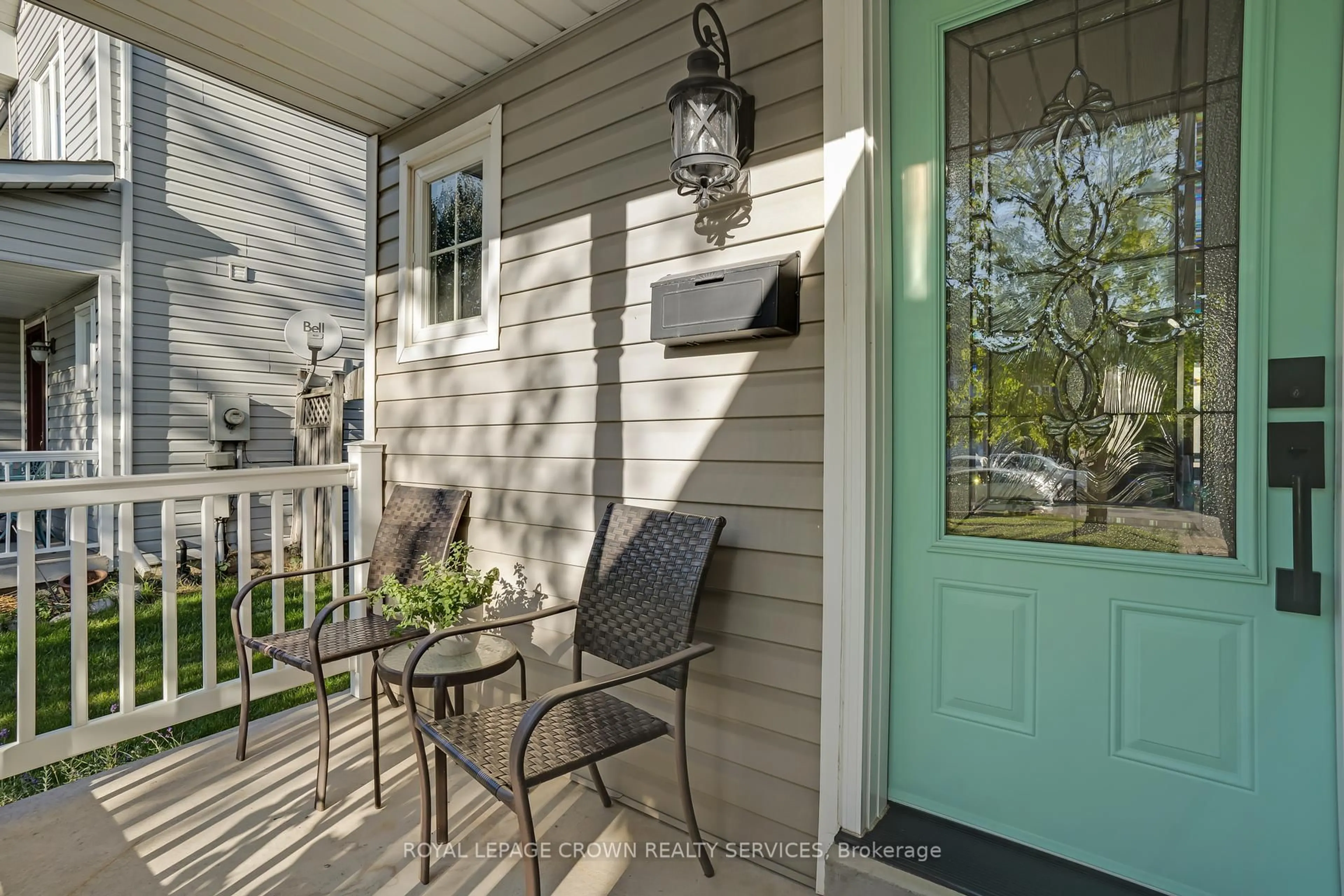 Indoor entryway for 29 Schroeder Dr, Cambridge Ontario N1P 1B7