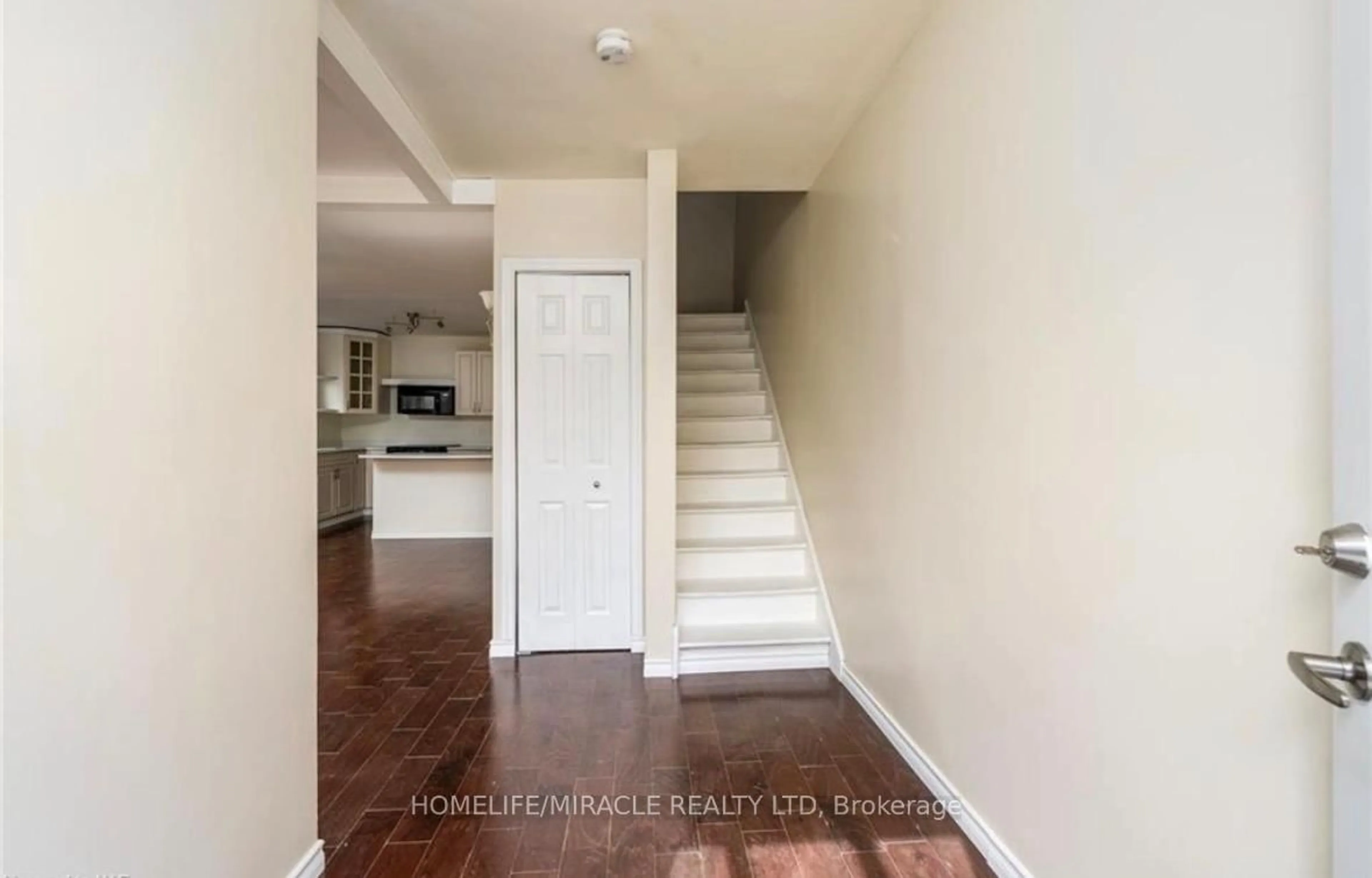 Indoor entryway for 4249 Elgin St, Niagara Falls Ontario L2E 2X7