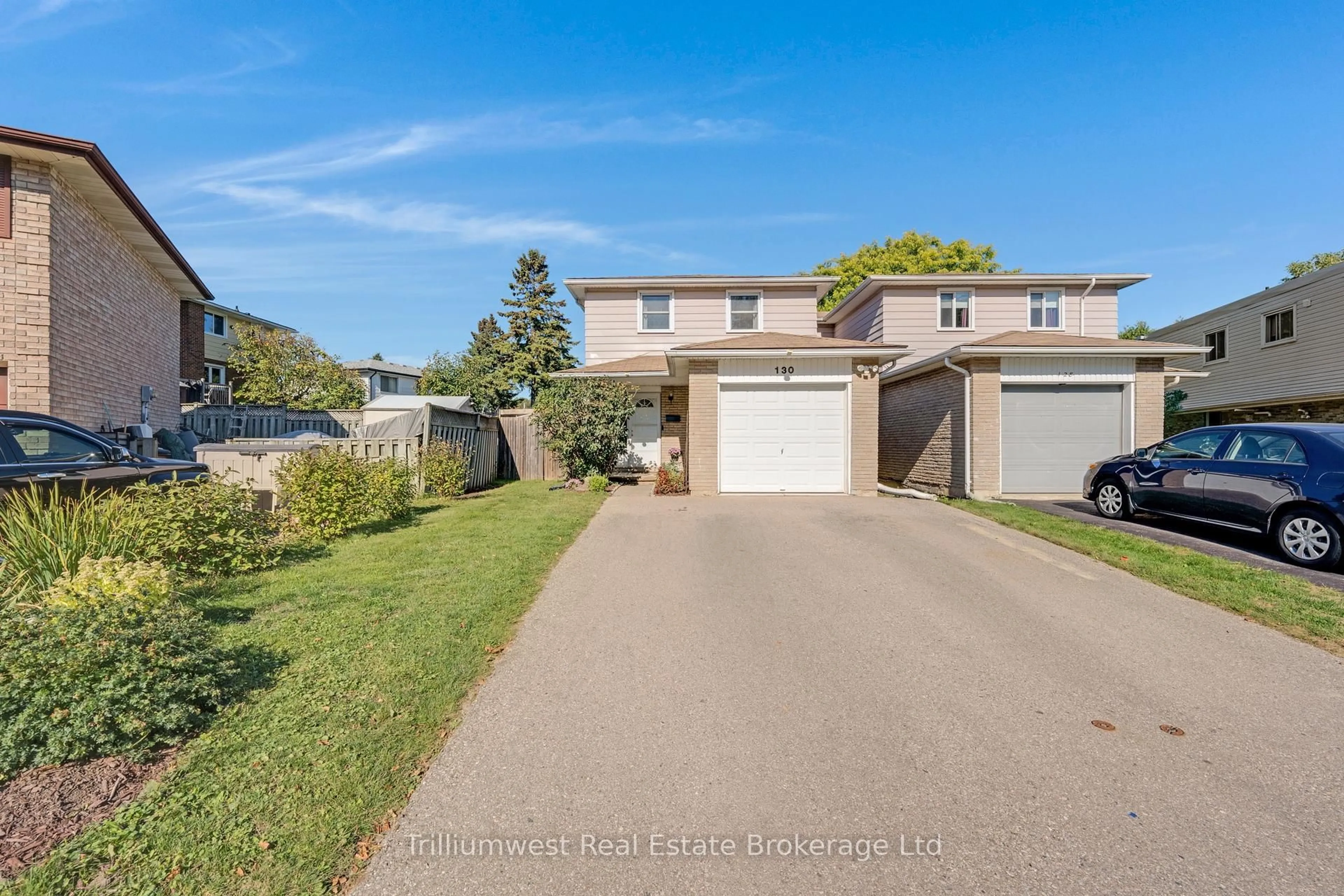 A pic from outside/outdoor area/front of a property/back of a property/a pic from drone, water/lake/river/ocean view for 130 Dalegrove Dr, Kitchener Ontario N2M 2G5