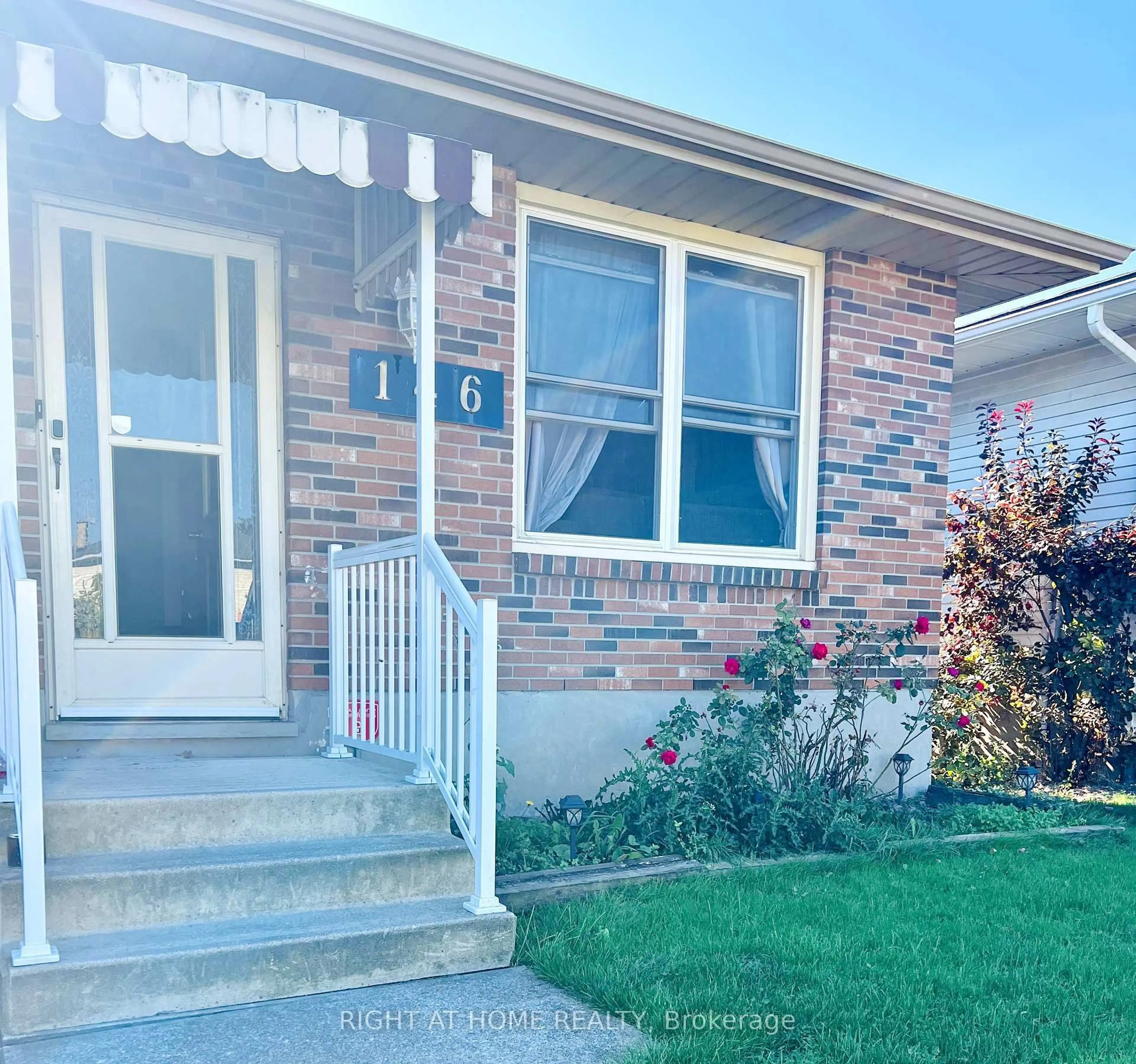 Home with vinyl exterior material, street for 146 St Augustine Dr, St. Catharines Ontario L2P 3W1