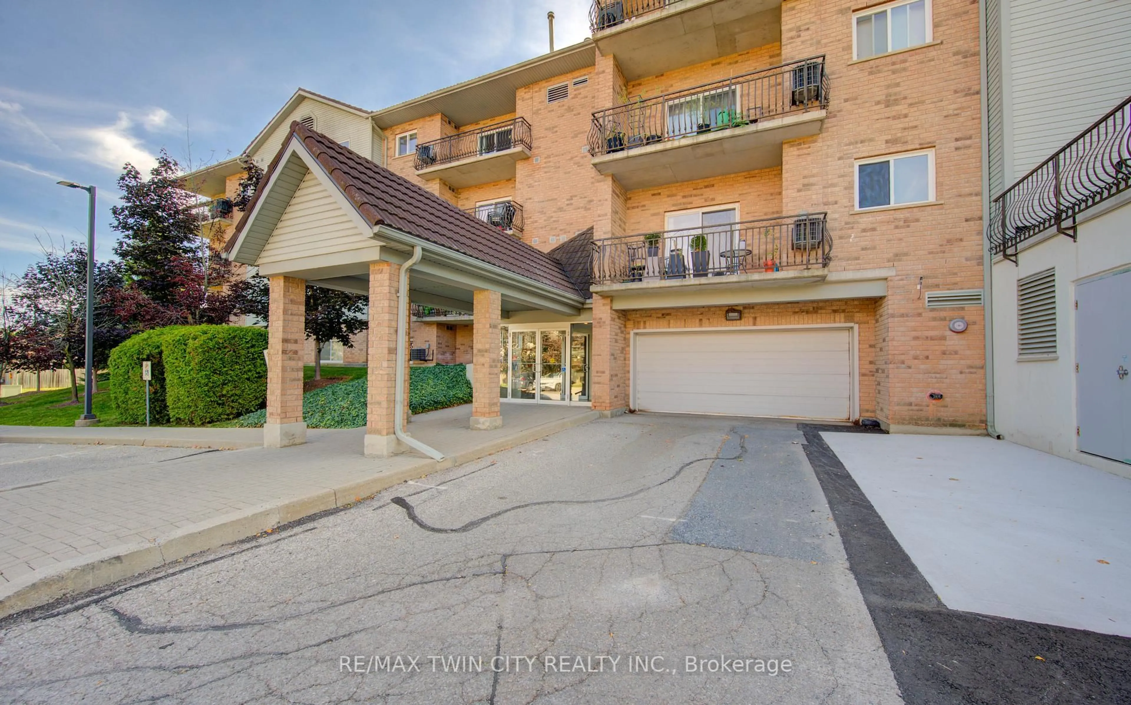 Unknown for 345 Briarmeadow Dr #402, Kitchener Ontario N2A 4J6