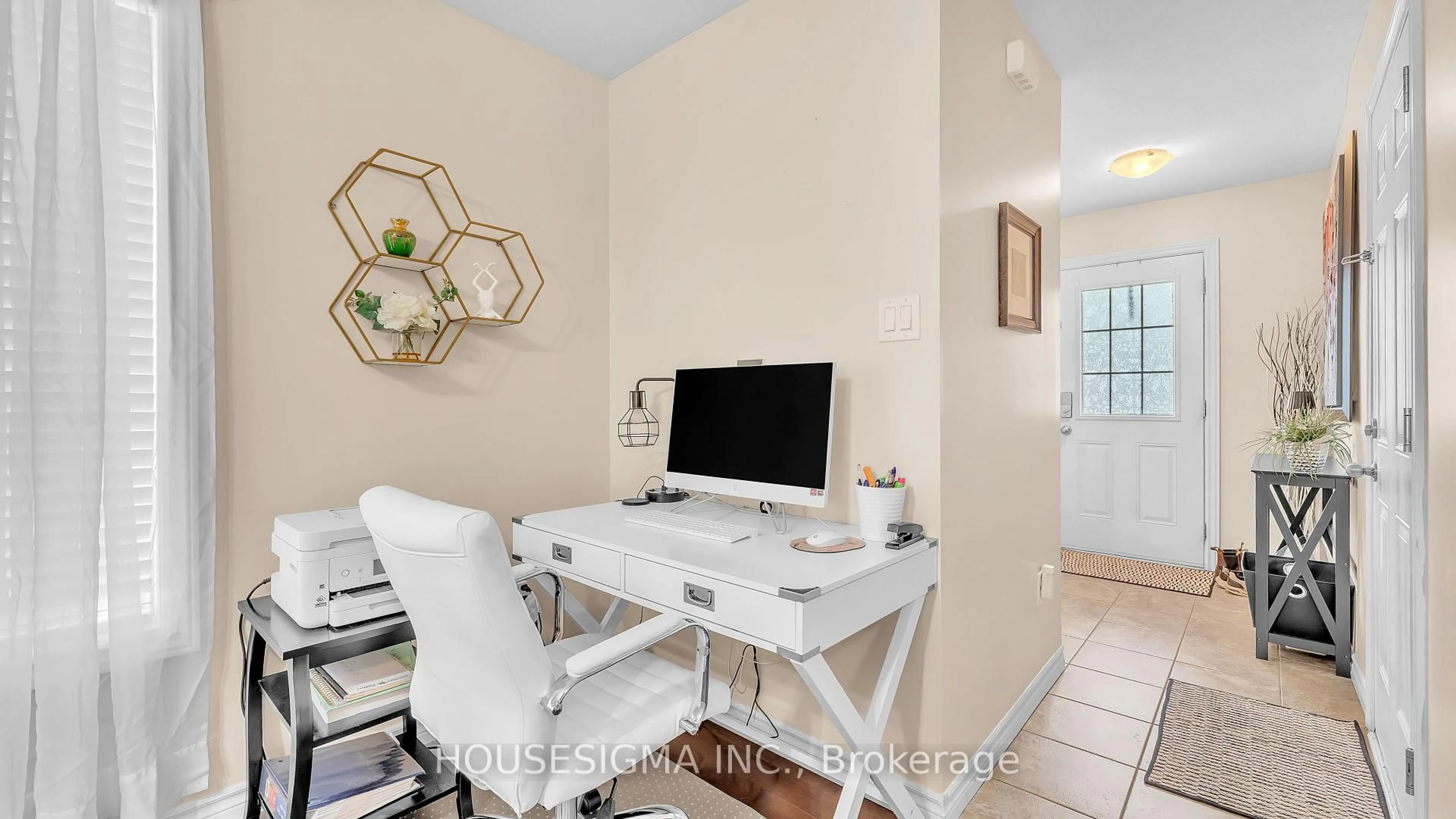 A pic of a room for 939 Silverfox Cres, London North Ontario N6G 5B6