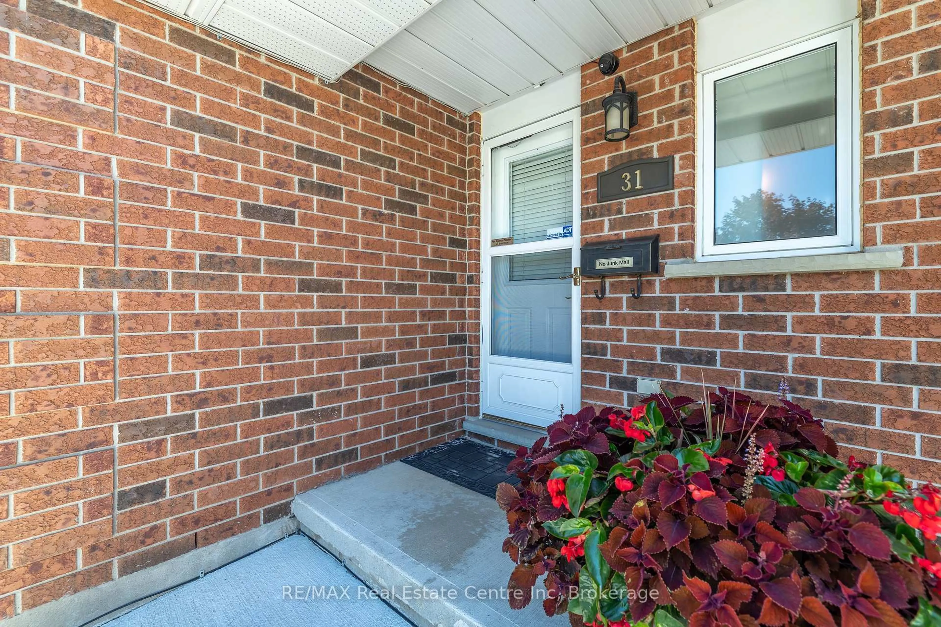 Indoor entryway for 31 Bushmills Cres, Guelph Ontario N1K 1T6