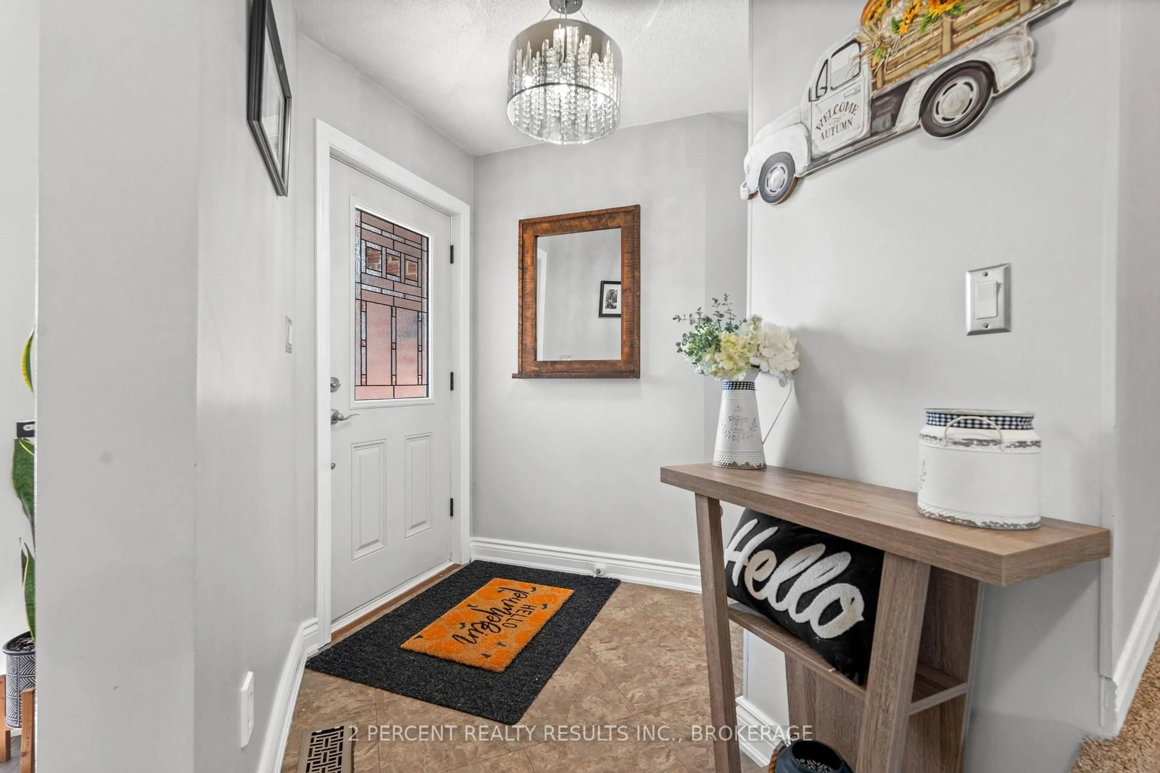 Indoor entryway for 1405 Fisher Cres, Kingston Ontario K7M 8T1