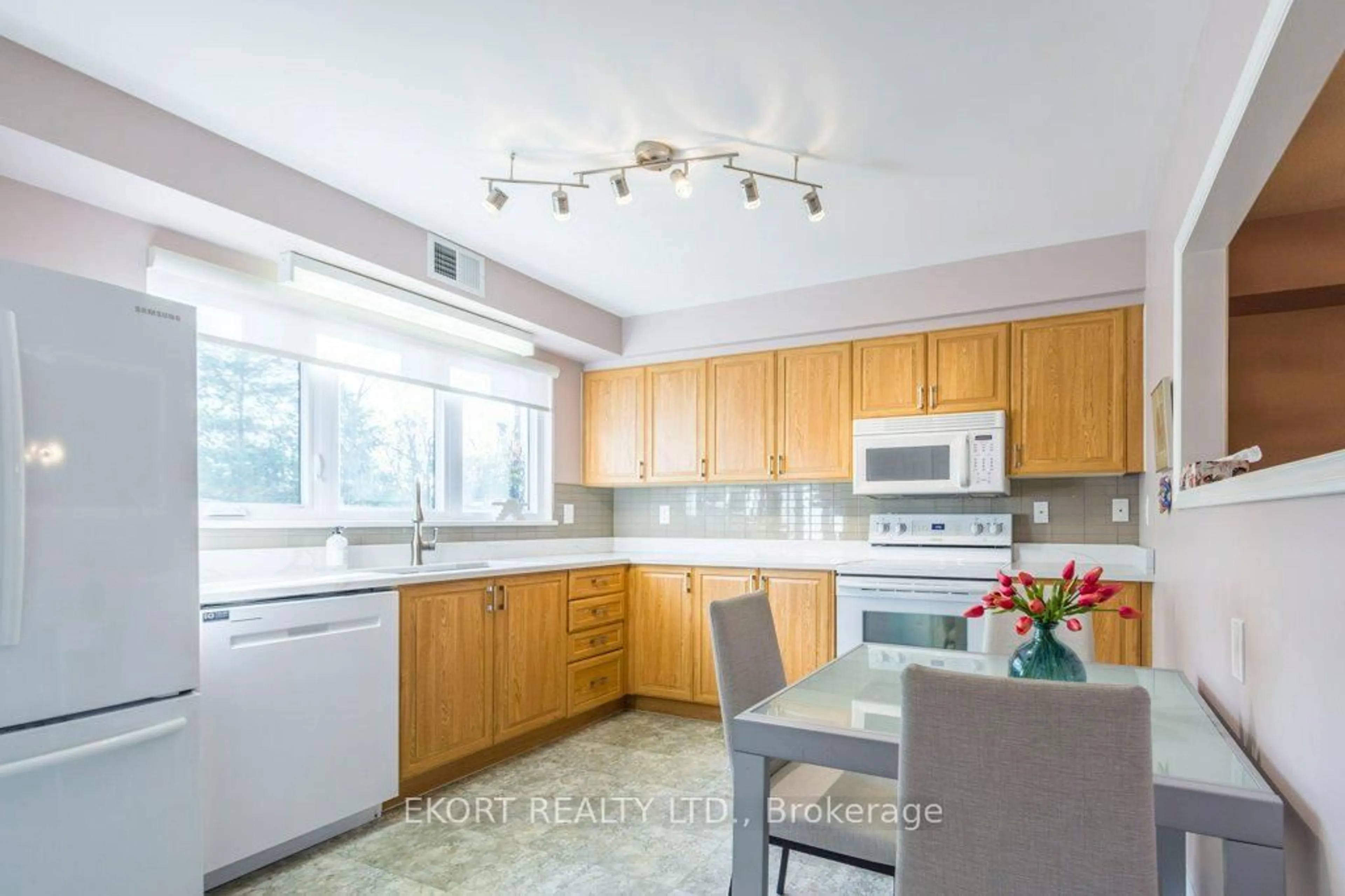 Open concept kitchen, unknown for 179 Herchimer Ave #19, Belleville Ontario K8N 4G7