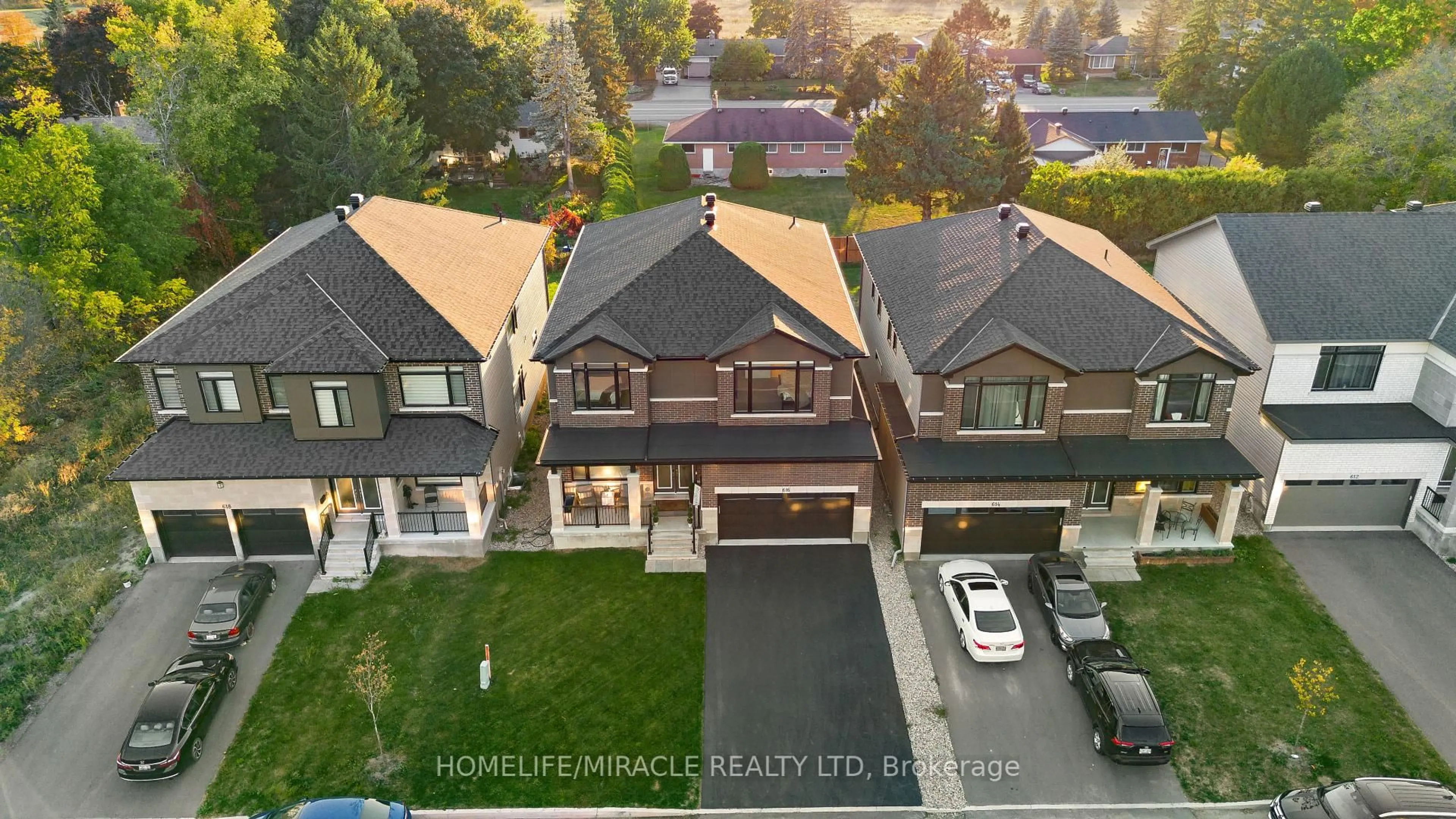 A pic from outside/outdoor area/front of a property/back of a property/a pic from drone, street for 616 Kenabeek Terr, Ottawa Ontario K4M 0M2