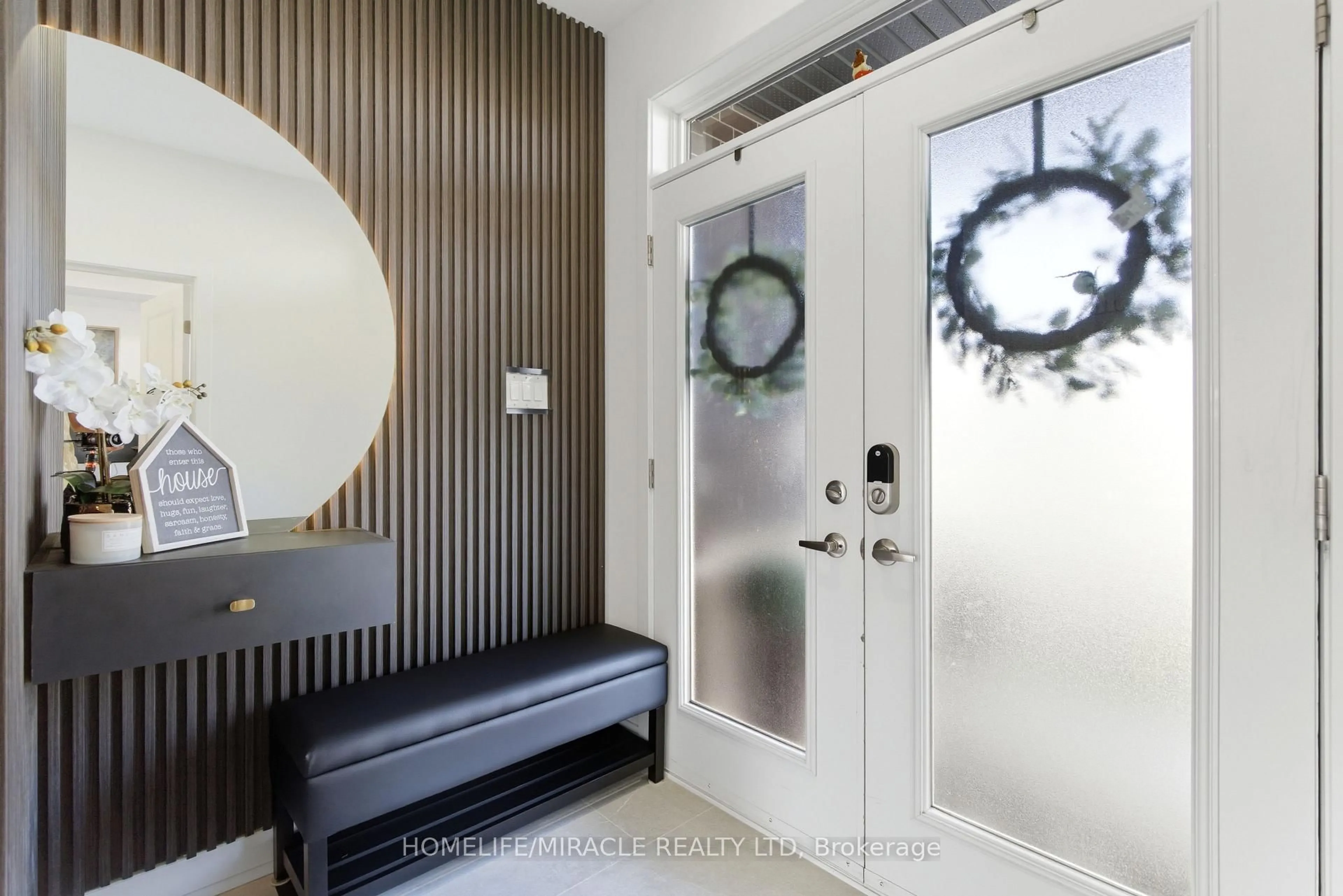 Indoor entryway for 616 Kenabeek Terr, Ottawa Ontario K4M 0M2