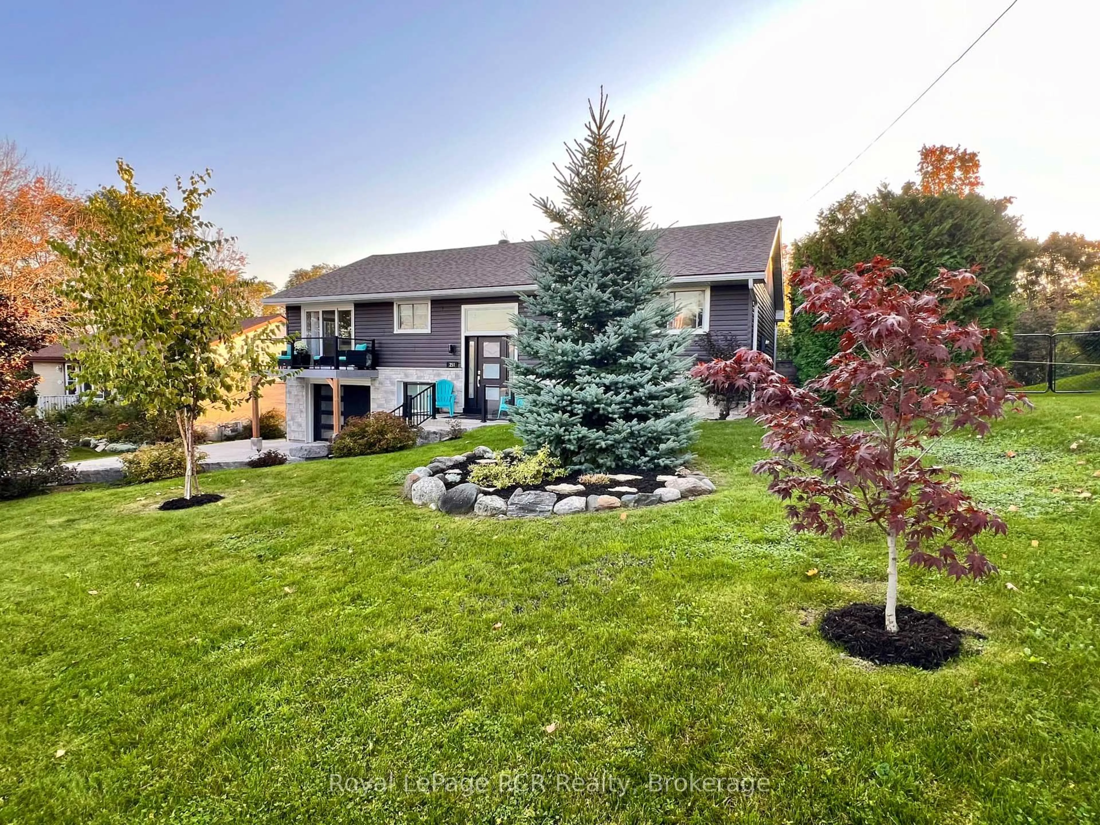 Patio, unknown for 251 Pearson St, Meaford Ontario N4L 1L6
