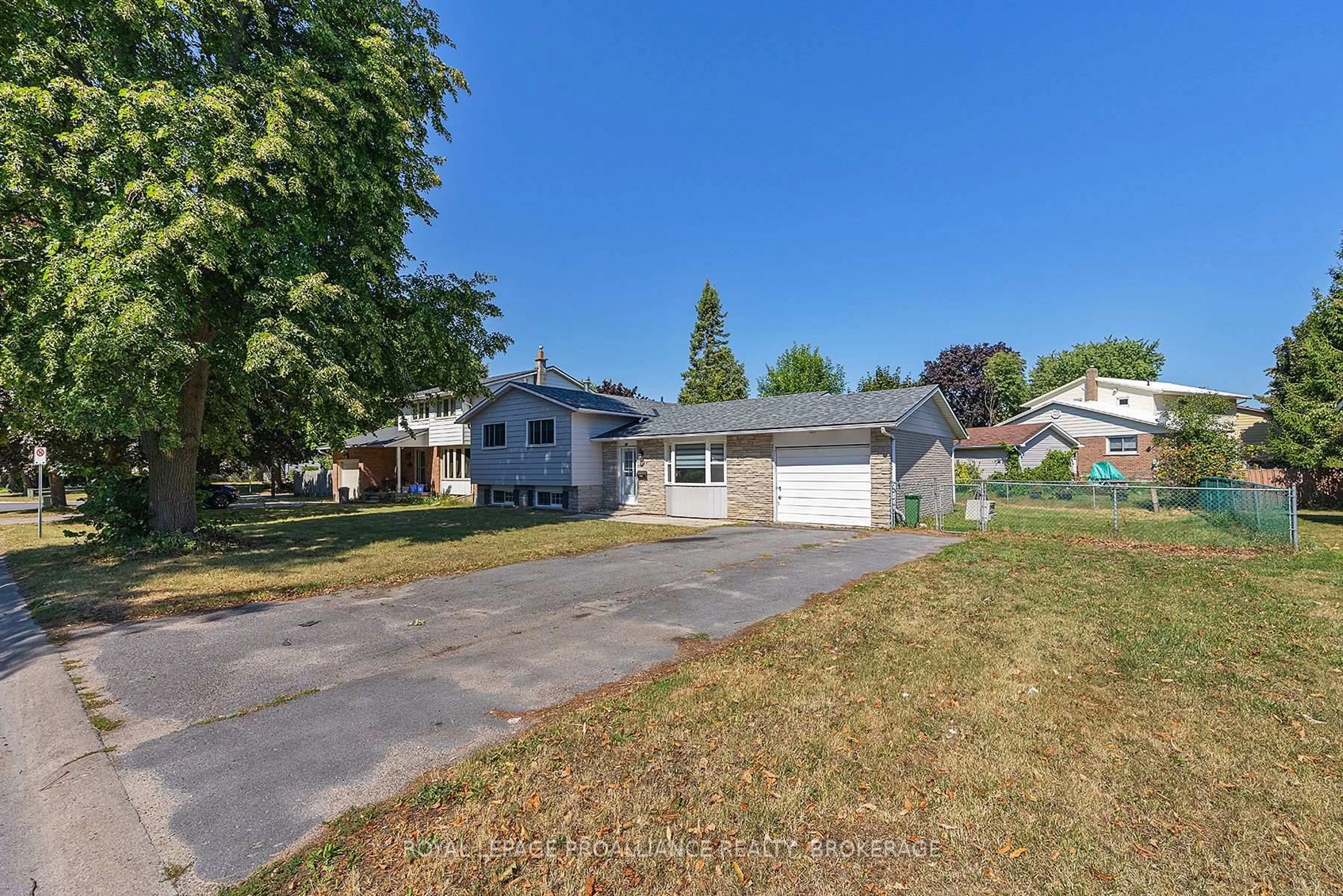A pic from outside/outdoor area/front of a property/back of a property/a pic from drone, street for 63 Old Oak Rd, Kingston Ontario K7M 6X2