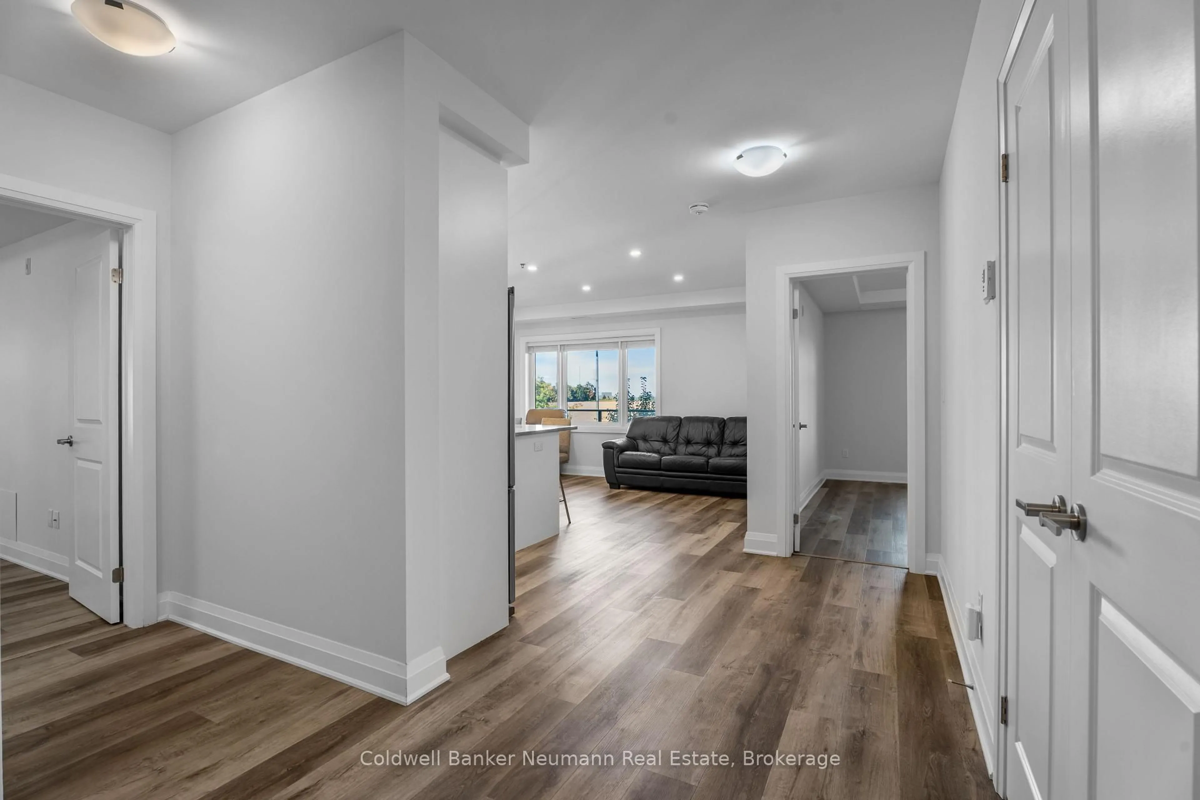 Indoor entryway for 247 Grey Silo Rd #103, Waterloo Ontario N2K 0G7