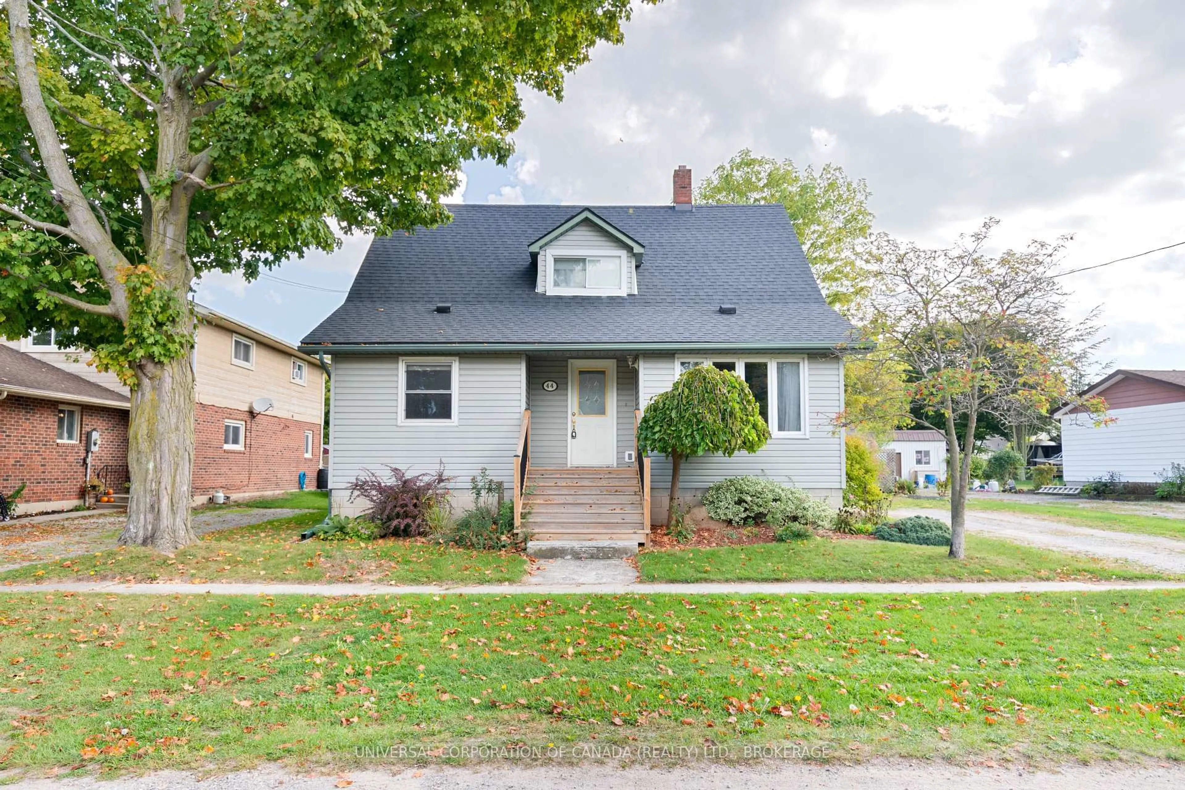 Home with vinyl exterior material, street for 44 Shakespeare St, Bayham Ontario N0J 1T0