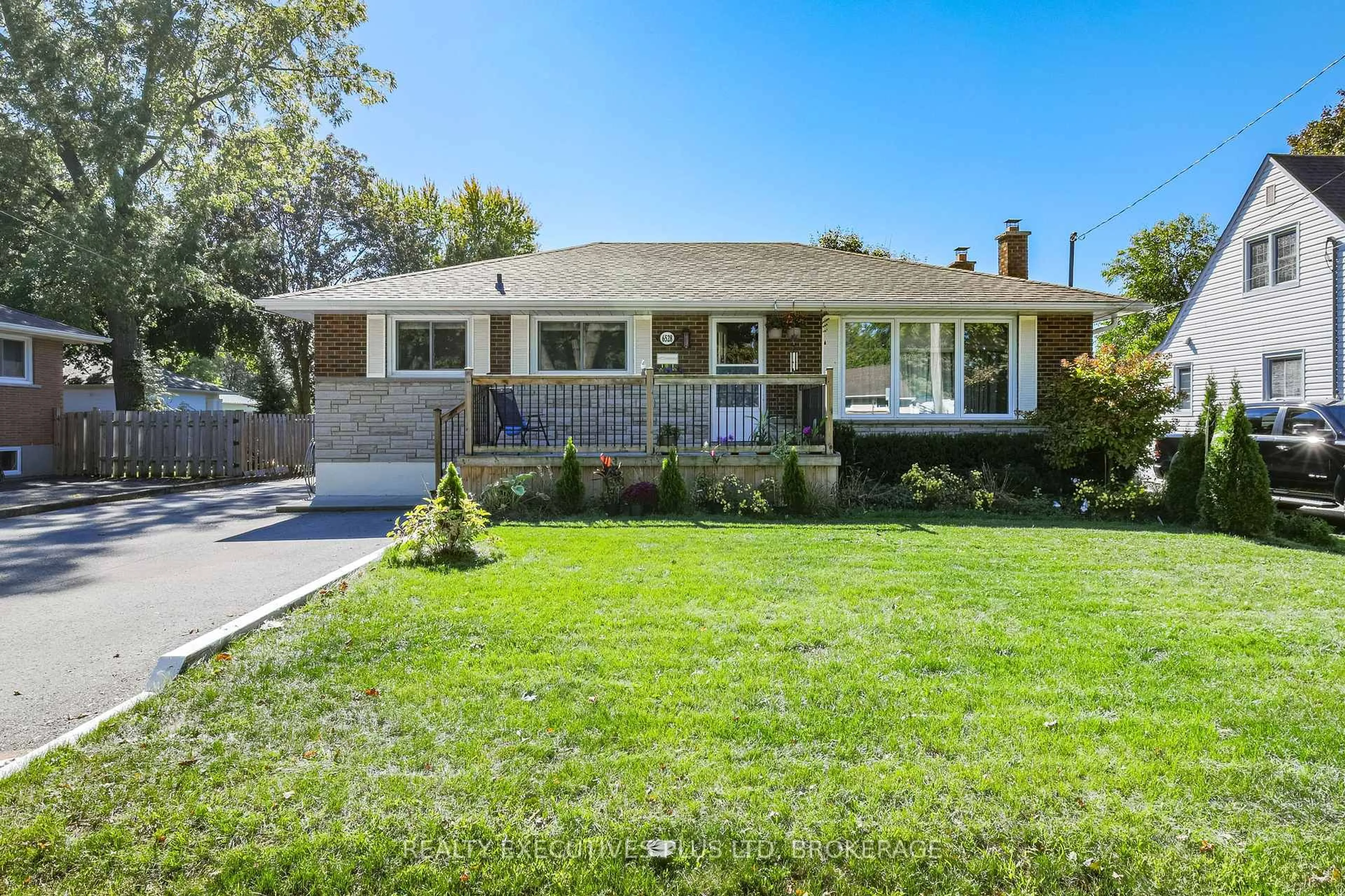 Home with brick exterior material, street for 6528 STAMFORD GREEN Dr, Niagara Falls Ontario L2J 1T8