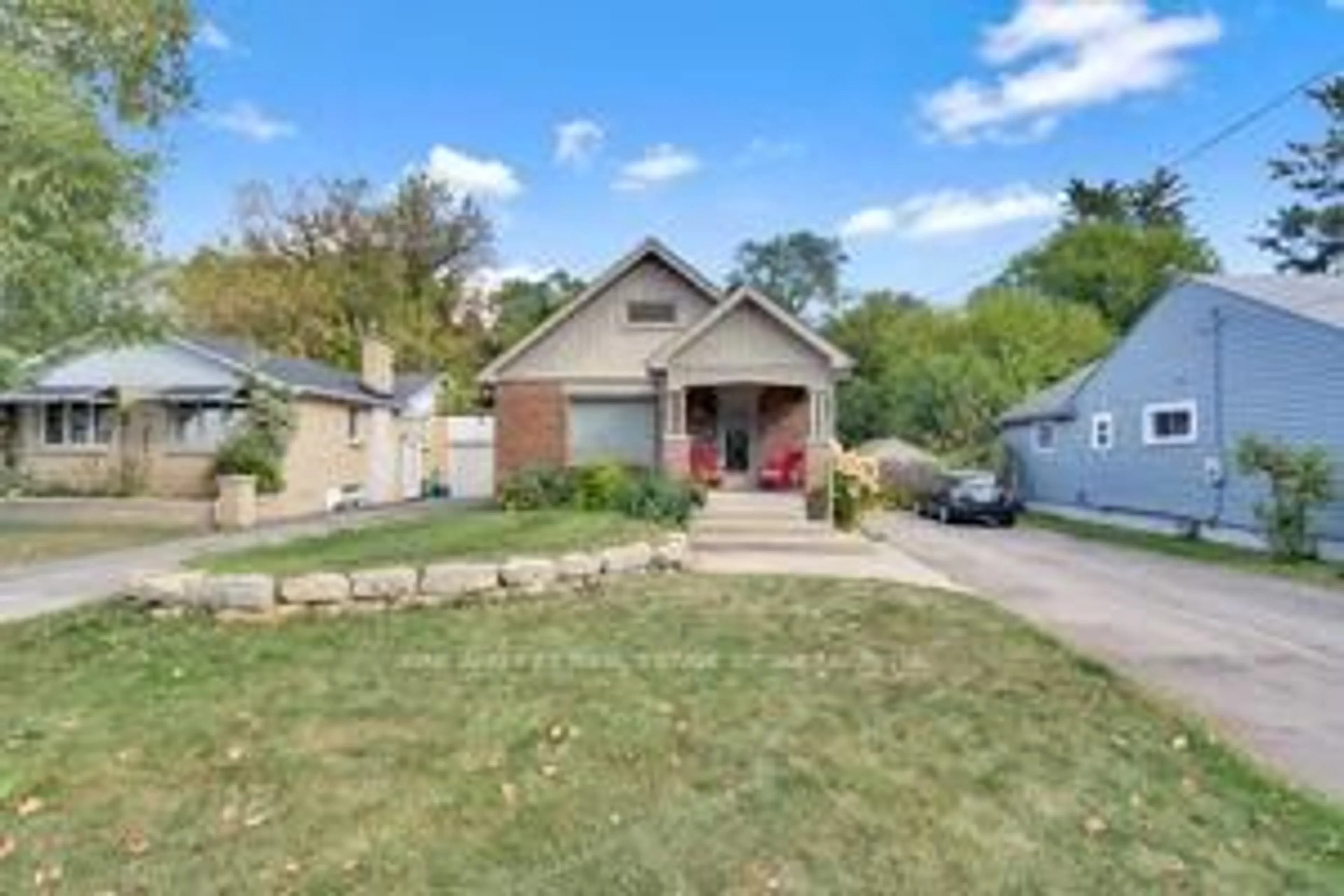 A pic from outside/outdoor area/front of a property/back of a property/a pic from drone, street for 21 FOSTER Ave, London North Ontario N6H 2K7