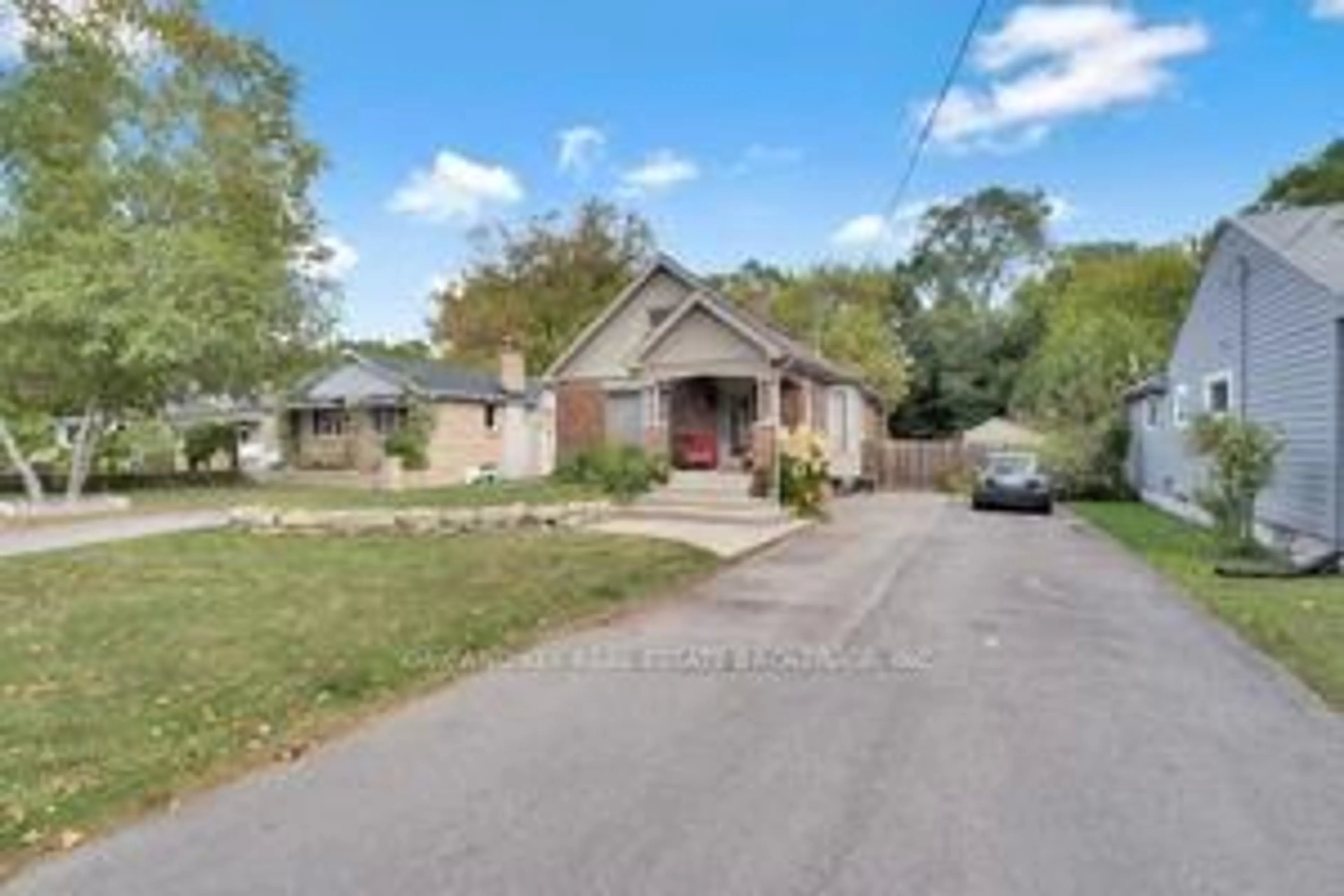 A pic from outside/outdoor area/front of a property/back of a property/a pic from drone, street for 21 FOSTER Ave, London North Ontario N6H 2K7
