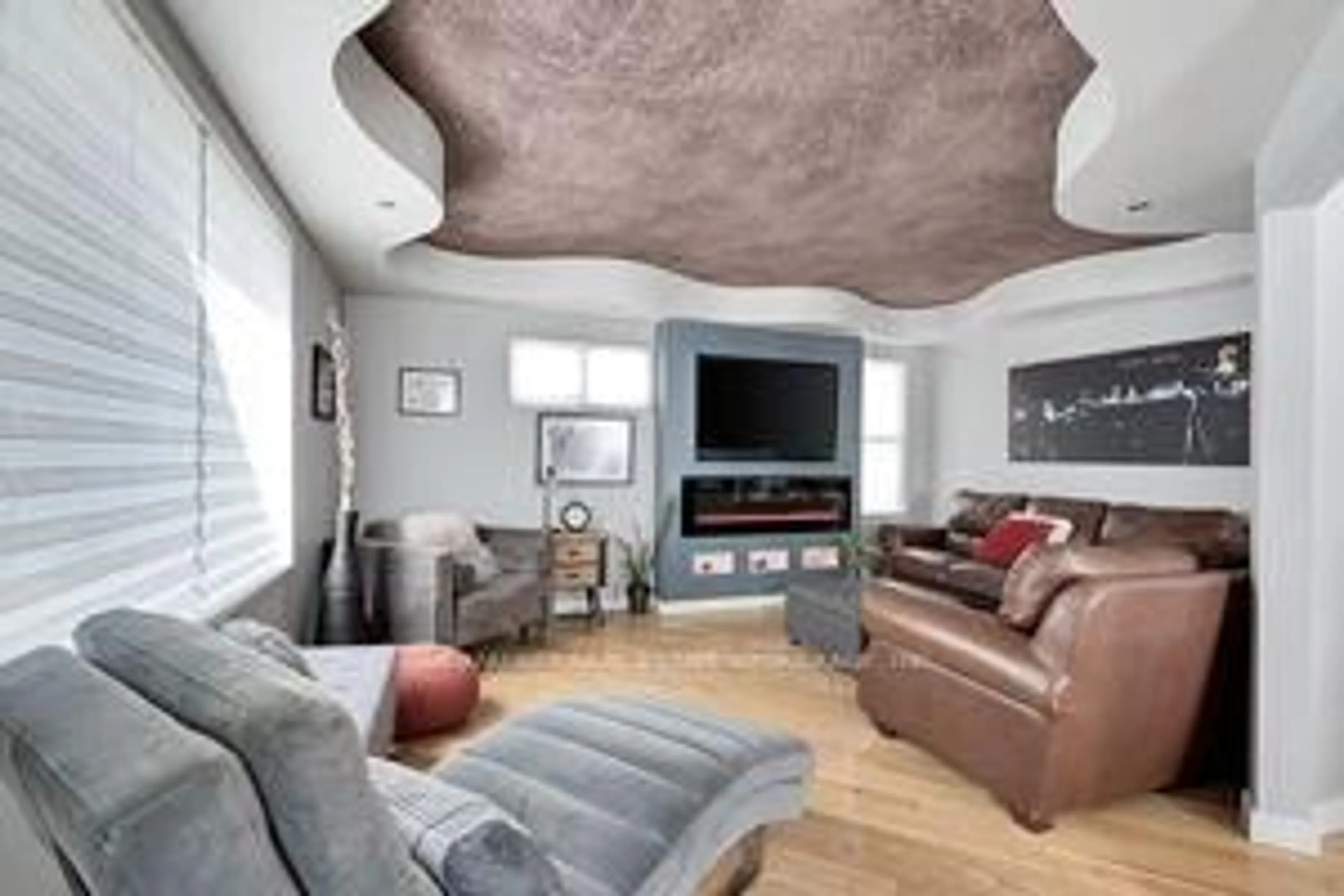 Living room with furniture, unknown for 21 FOSTER Ave, London North Ontario N6H 2K7