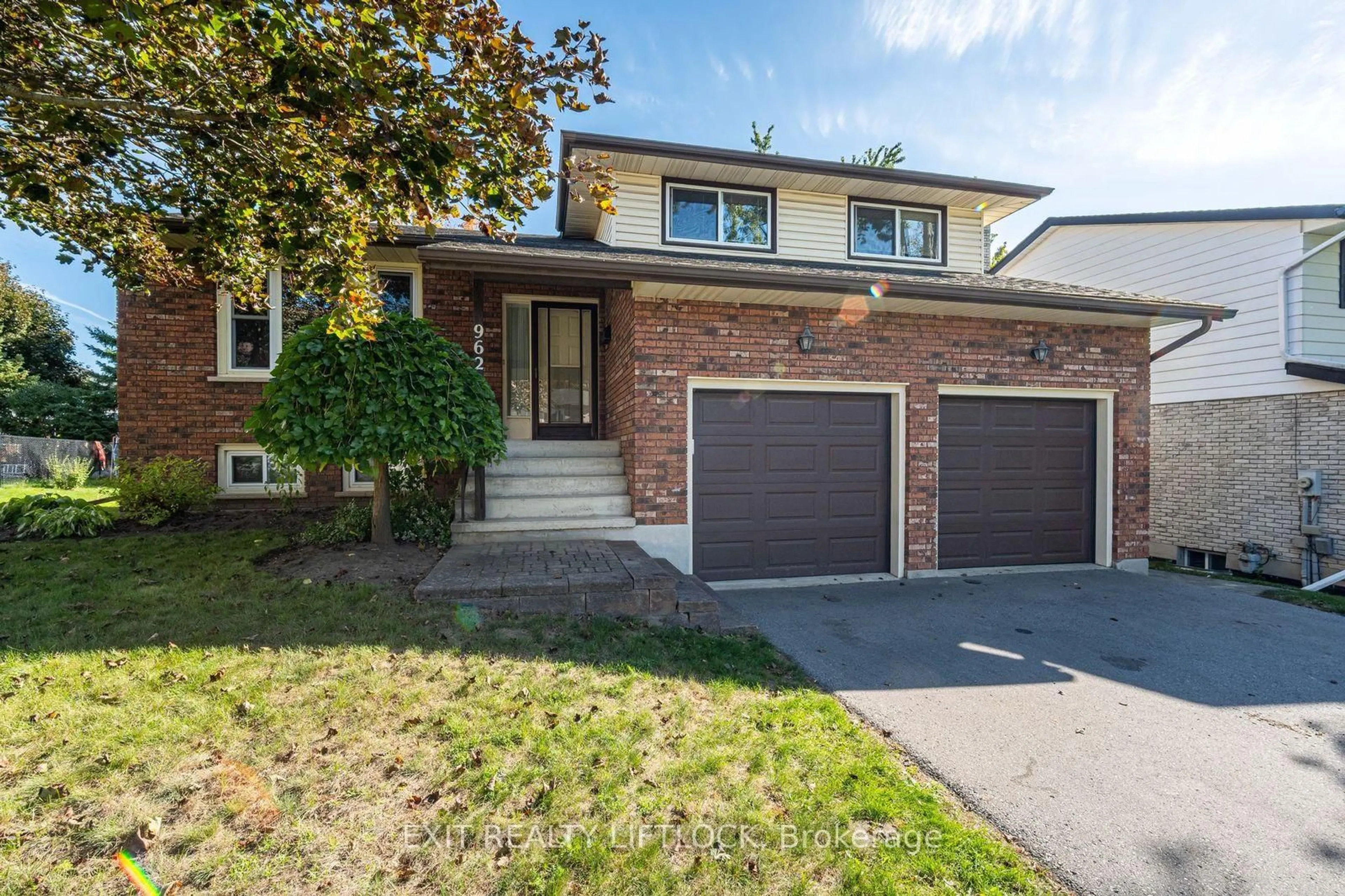 Home with brick exterior material, street for 962 Golfview Rd, Peterborough Ontario K9J 7W4