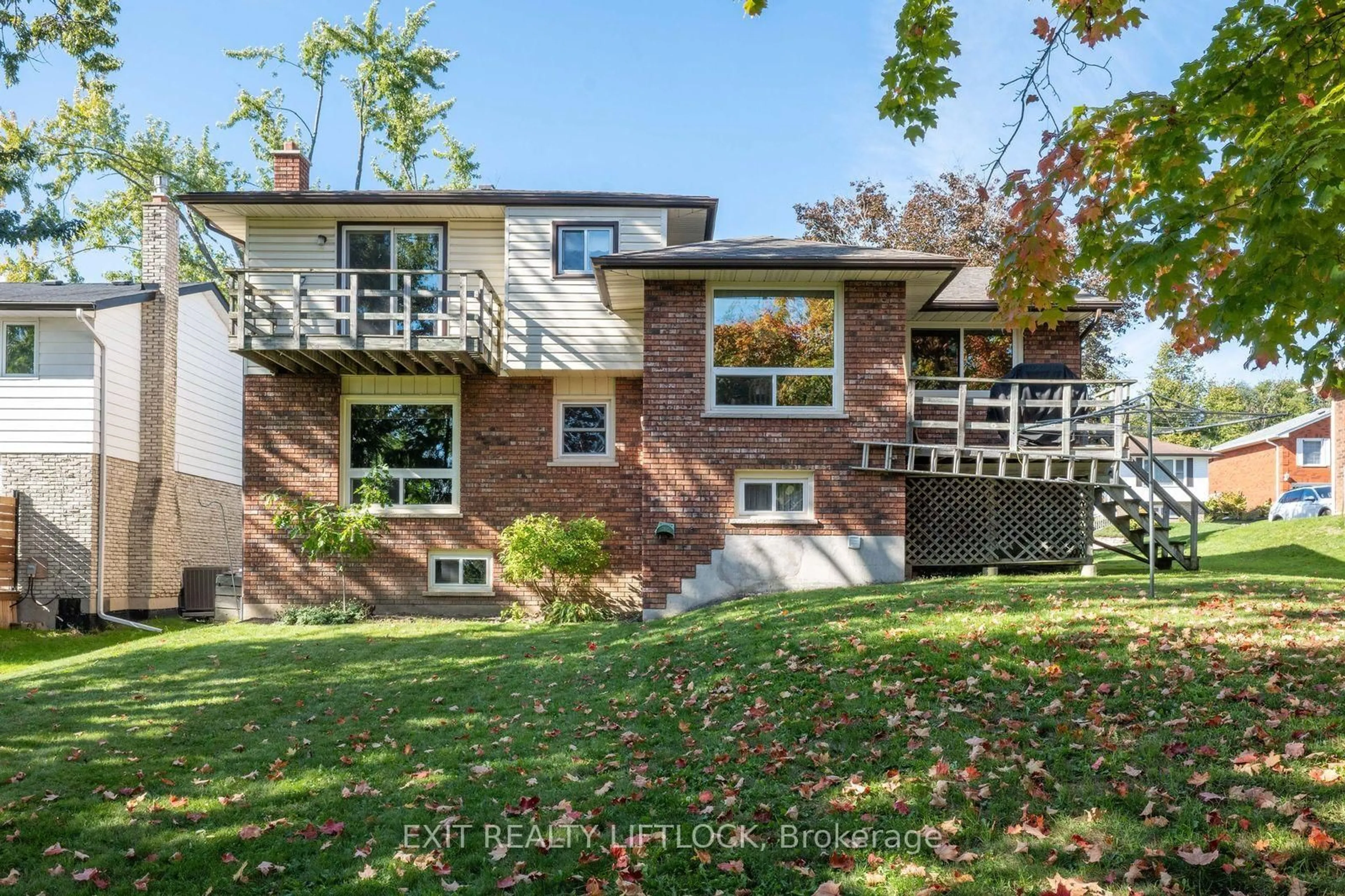 Home with brick exterior material, street for 962 Golfview Rd, Peterborough Ontario K9J 7W4