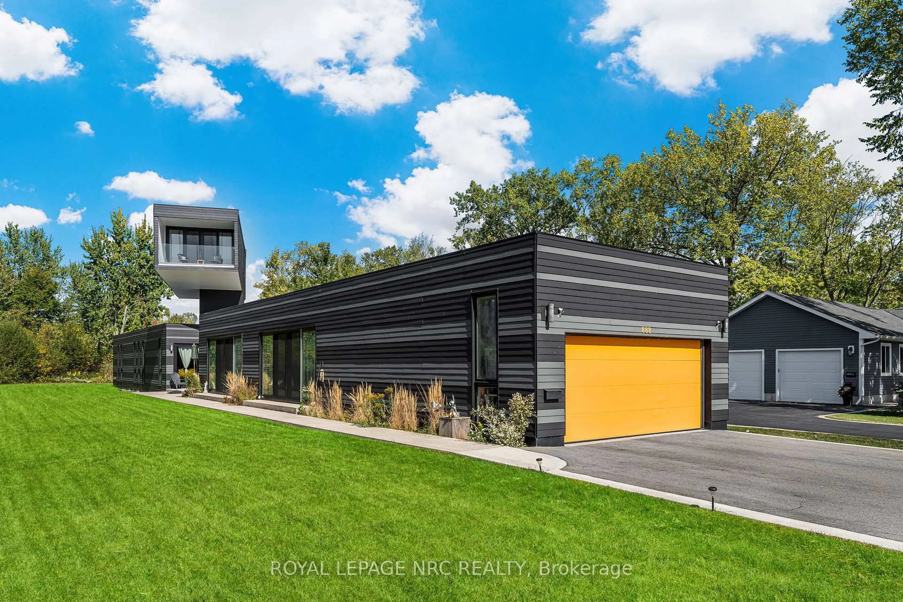 Home with vinyl exterior material, street for 888 Edgemere Rd, Fort Erie Ontario L2A 1A8