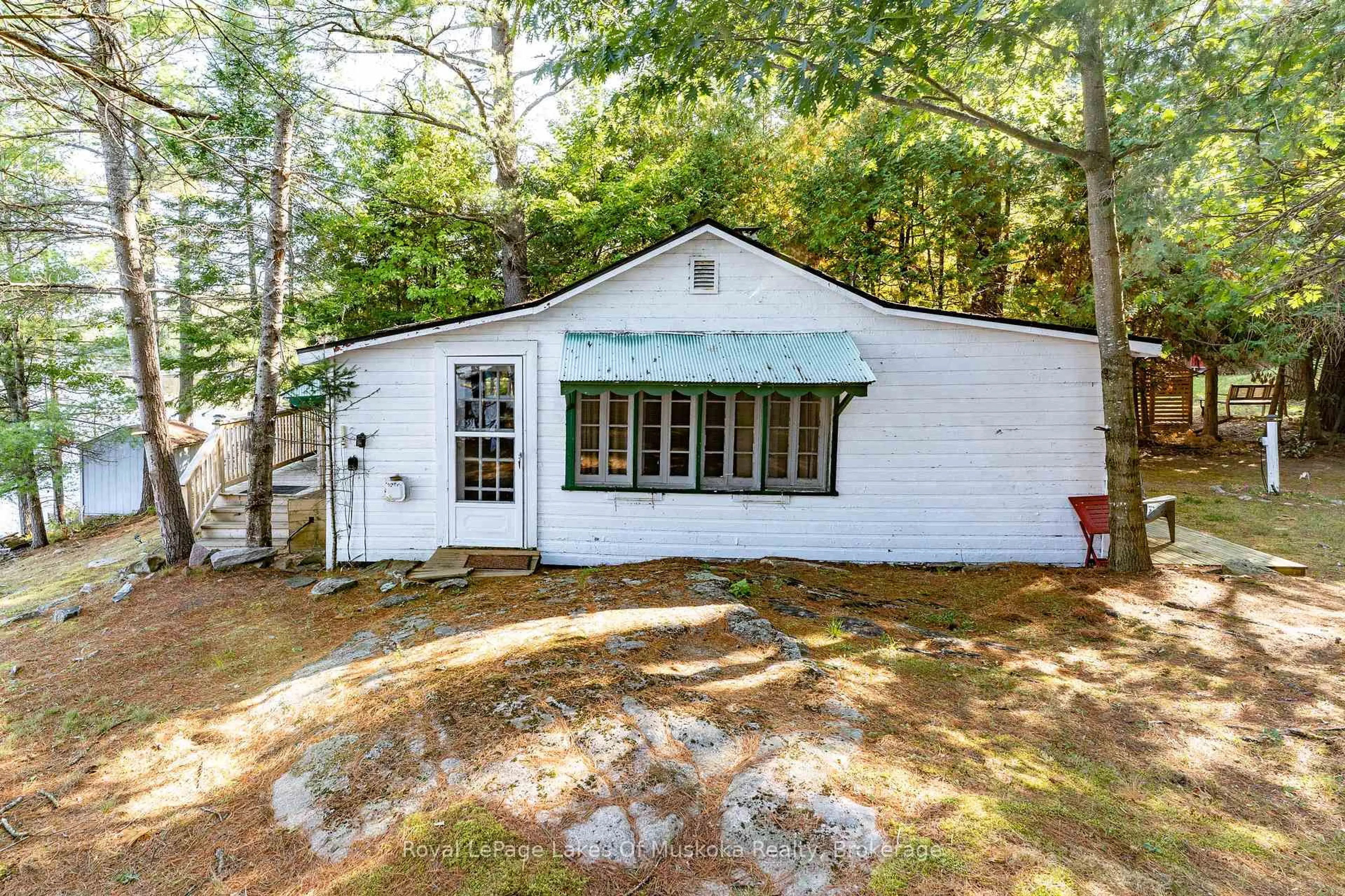 Home with vinyl exterior material, unknown for 1010 Tara Lane, Gravenhurst Ontario P0E 1N0