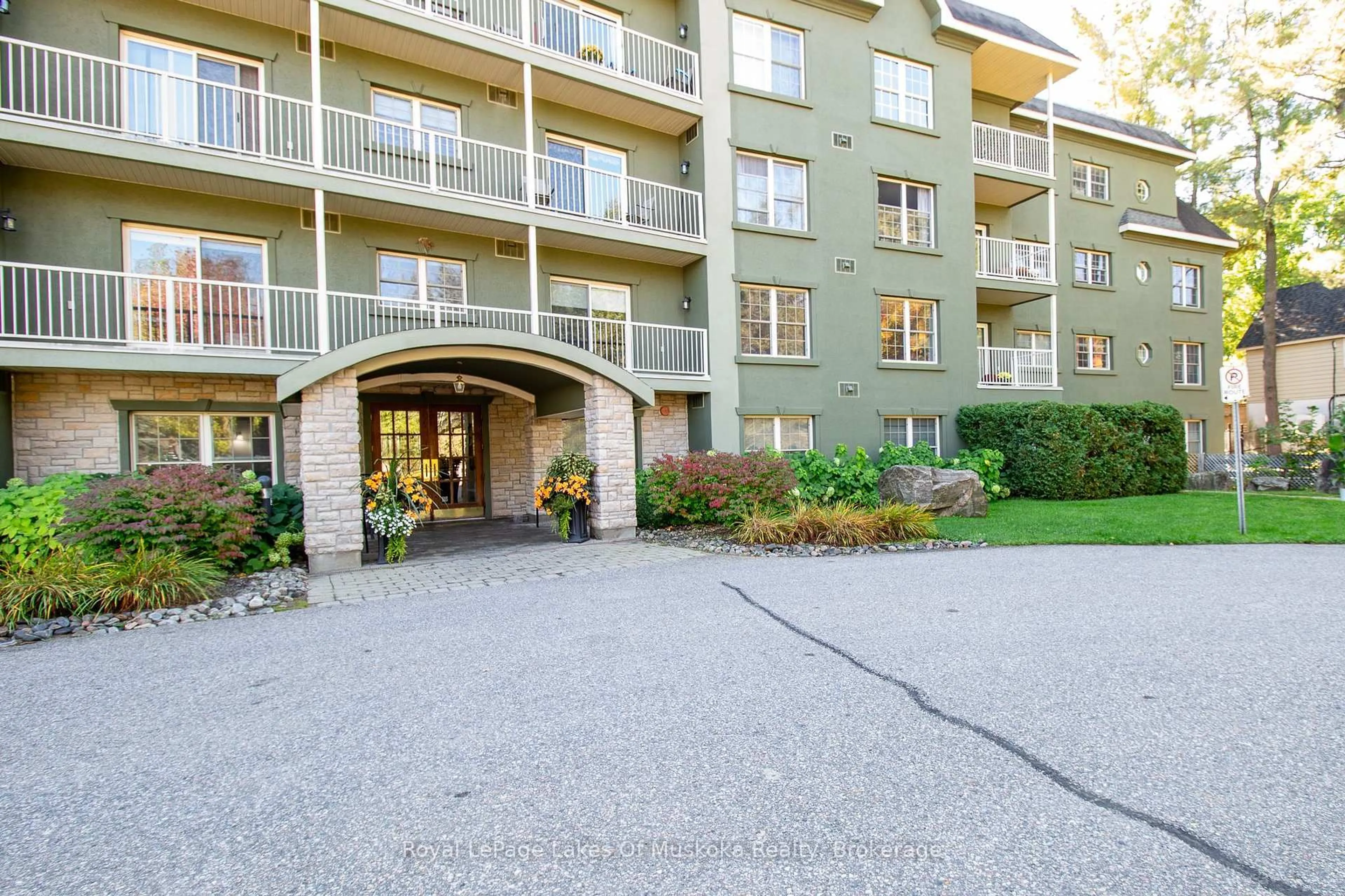 Patio, unknown for 24 Ontario St #110, Bracebridge Ontario P1L 2H5