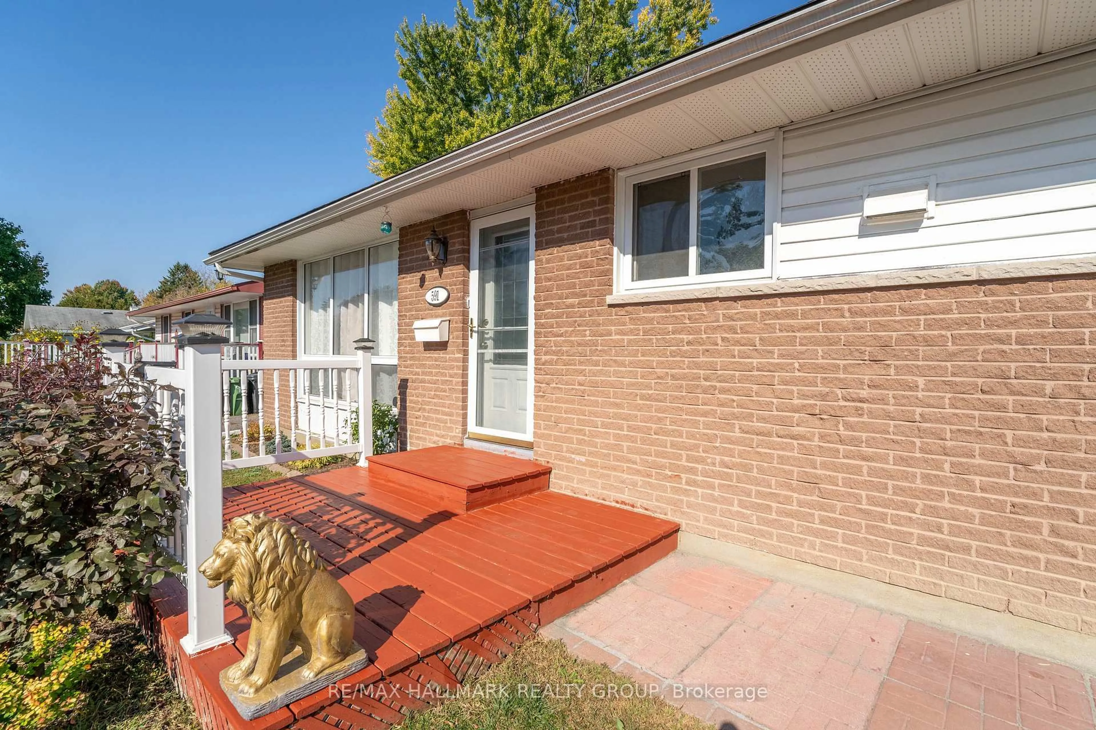 Home with brick exterior material, street for 591 Eastvale Dr, Ottawa Ontario K1J 6Z4