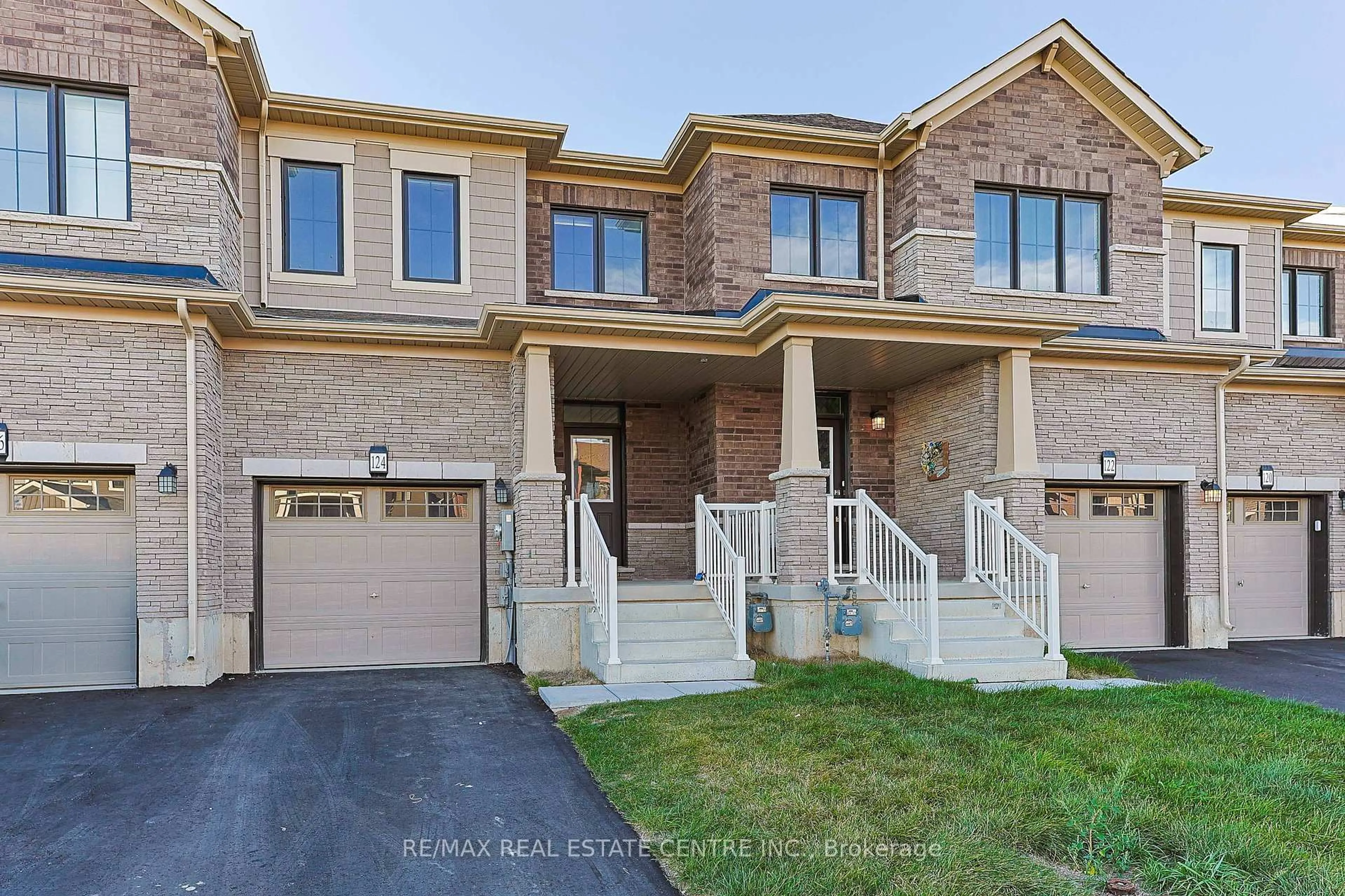 Home with brick exterior material, street for 124 Granville Cres, Haldimand Ontario N3W 0J7