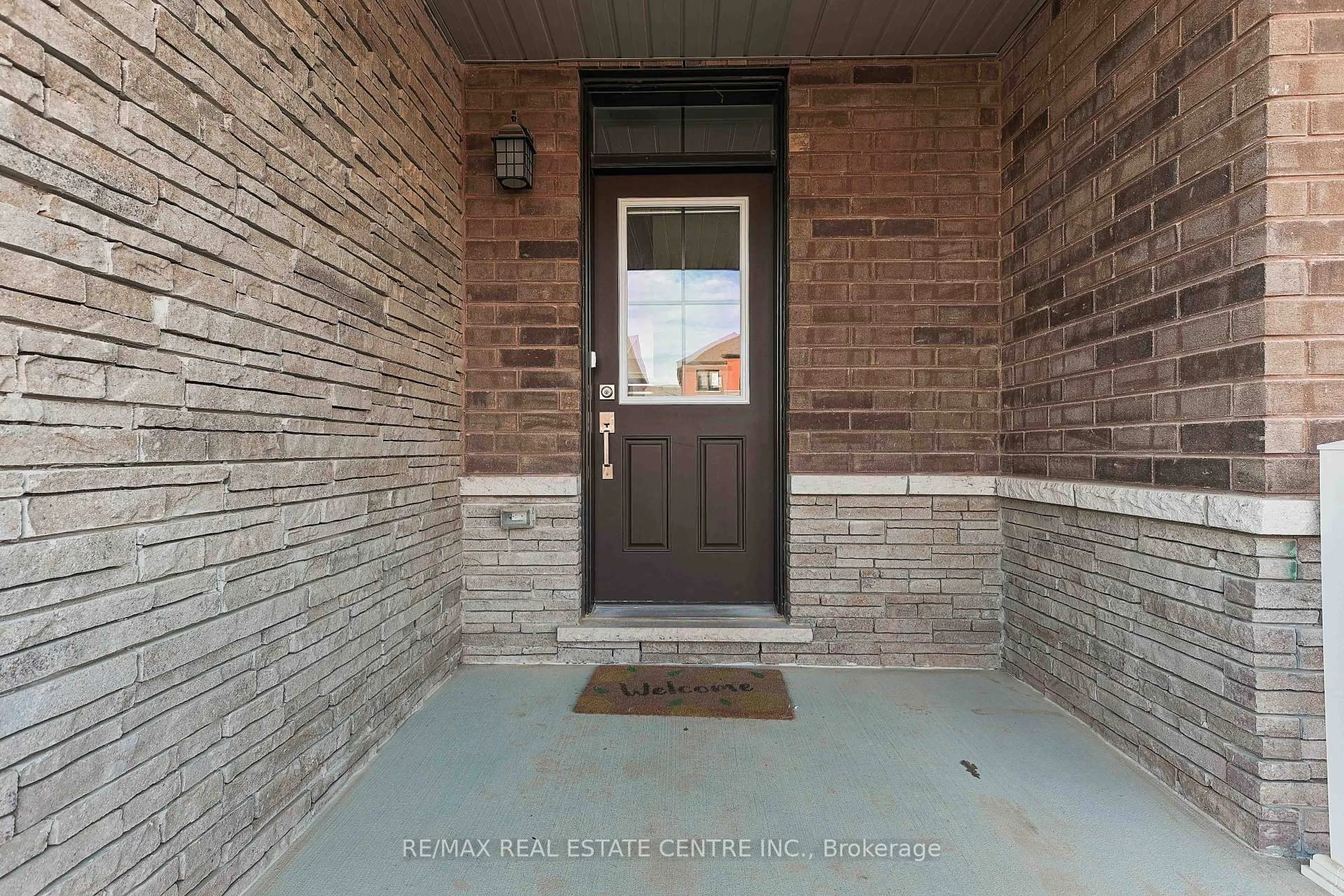 Indoor entryway for 124 Granville Cres, Haldimand Ontario N3W 0J7