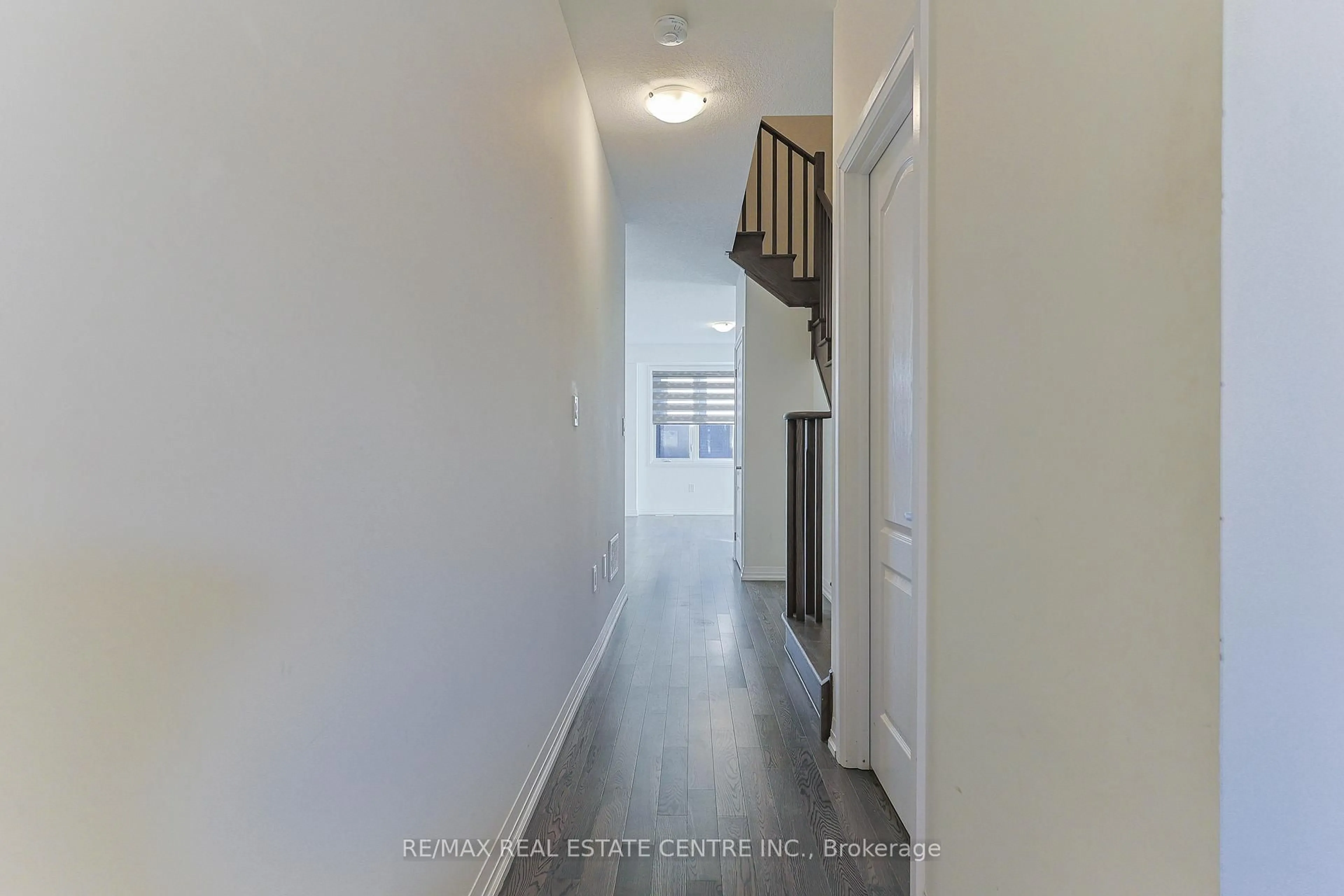Indoor entryway for 124 Granville Cres, Haldimand Ontario N3W 0J7