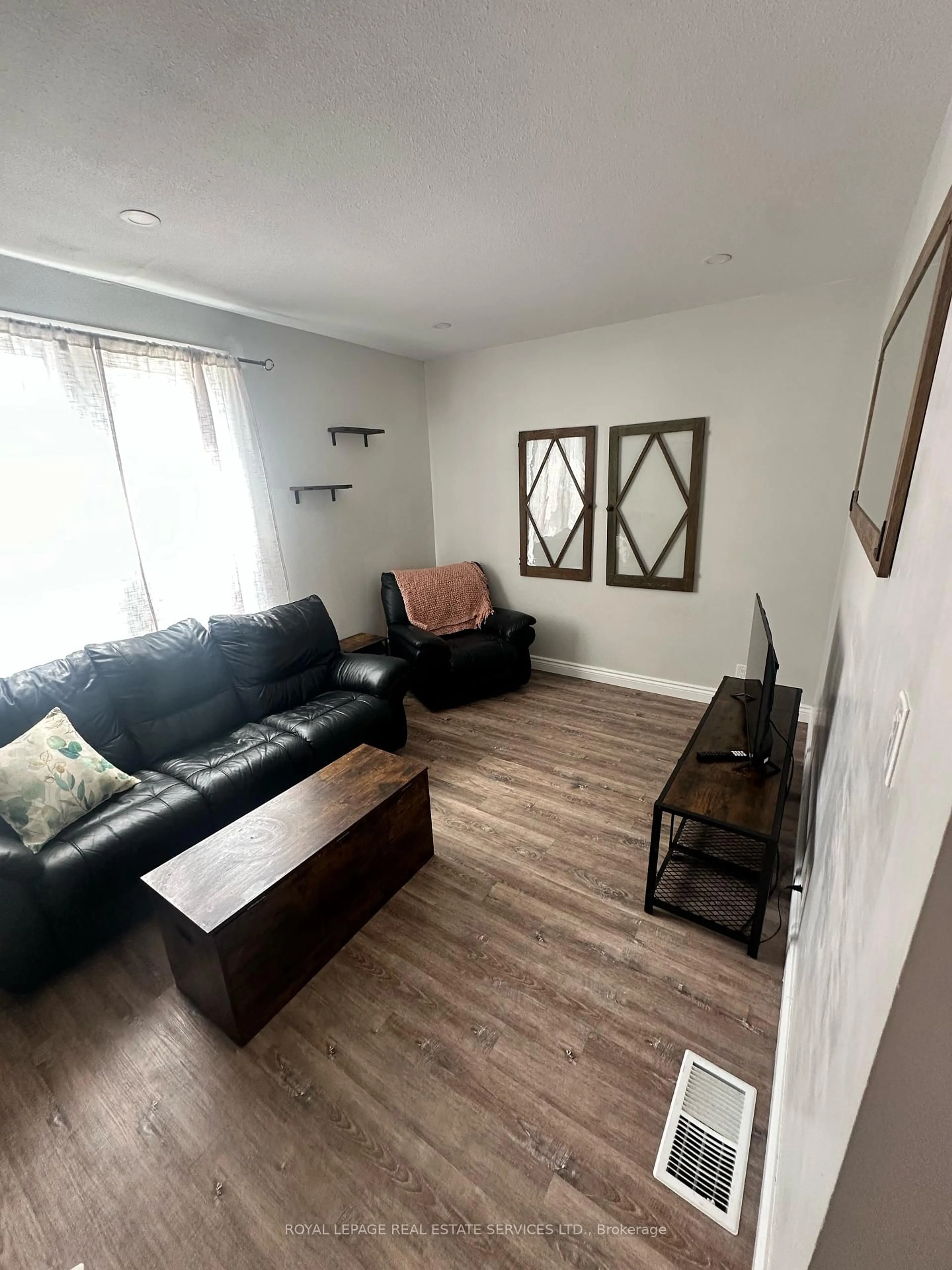 Living room with furniture, wood/laminate floor for 4347 Simcoe St, Niagara Falls Ontario L2E 1T5