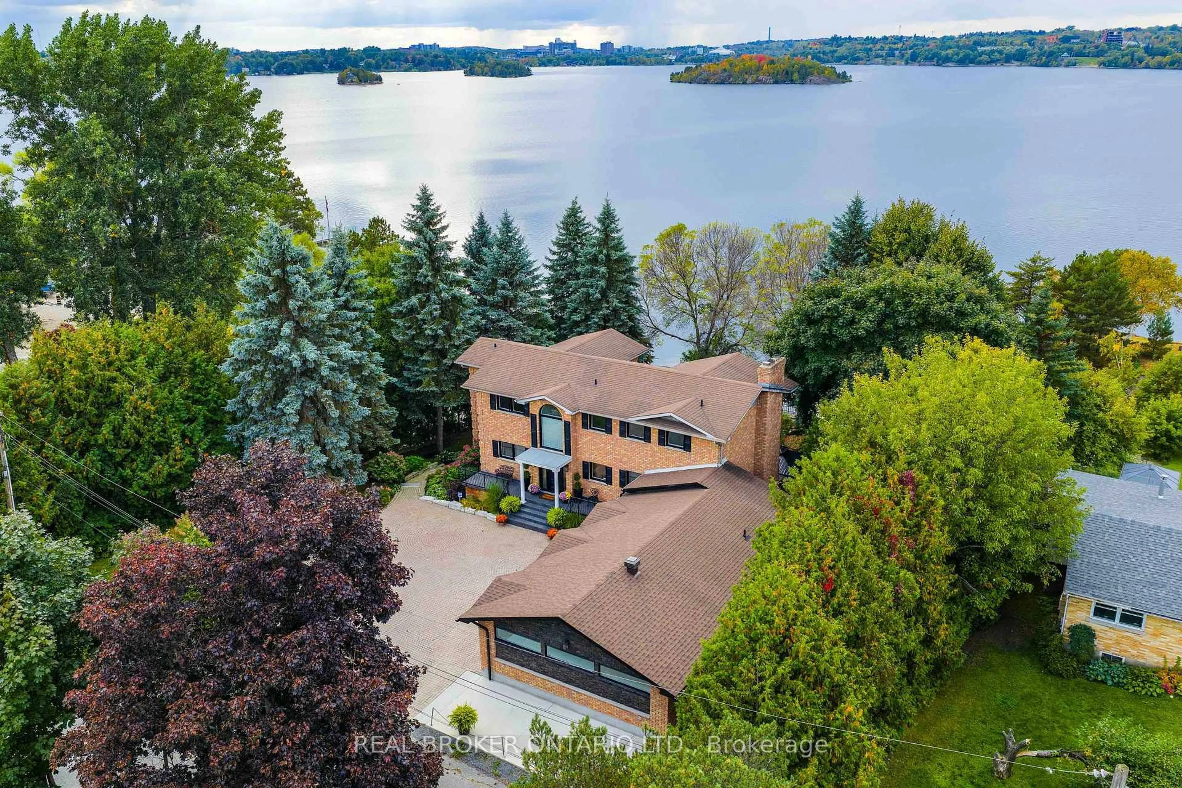 A pic from outside/outdoor area/front of a property/back of a property/a pic from drone, water/lake/river/ocean view for 867 Admiral Dr, Greater Sudbury Ontario P3E 6J5