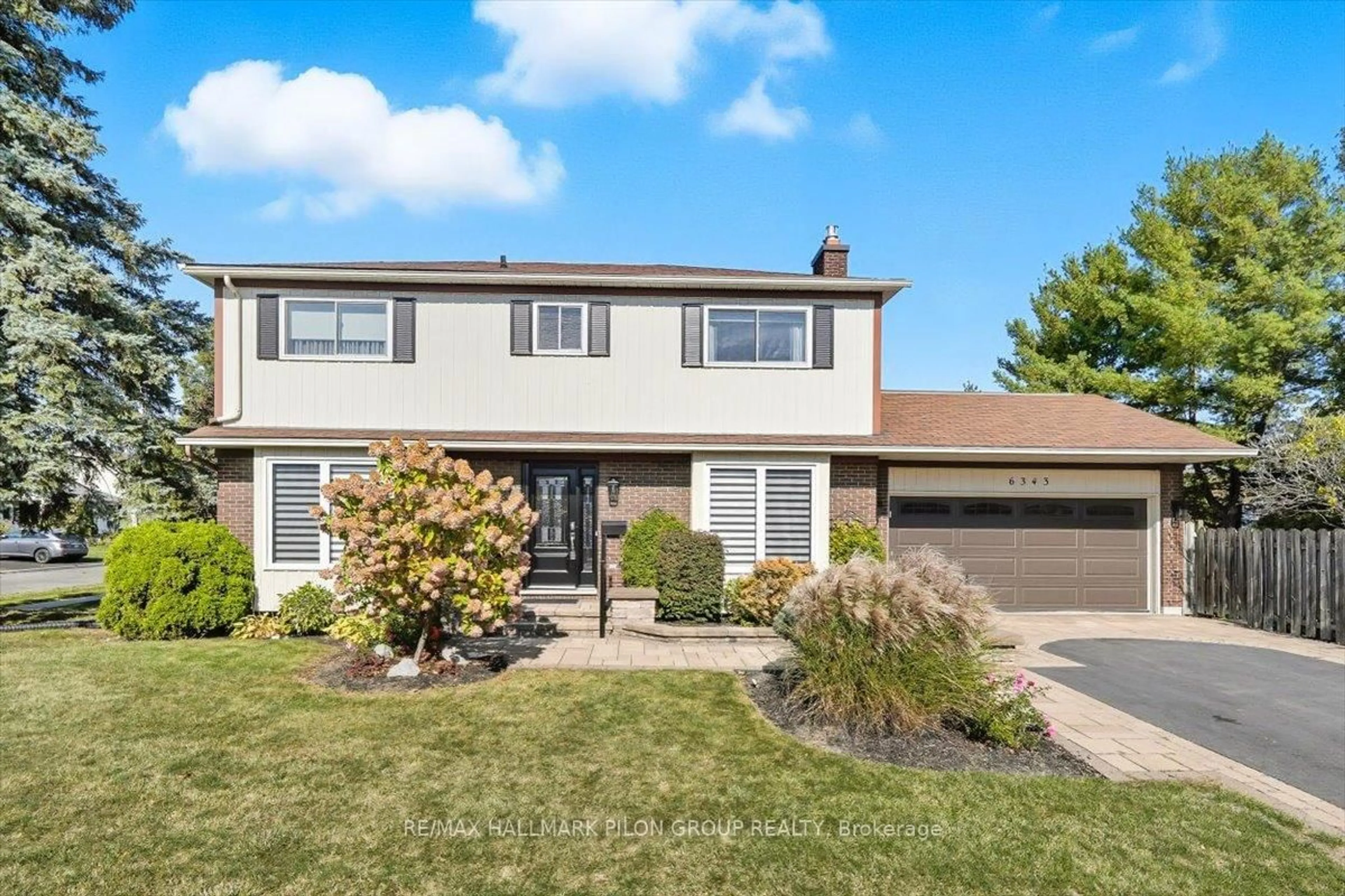 Home with vinyl exterior material, street for 6343 Viseneau Dr, Ottawa Ontario K1C 2G8