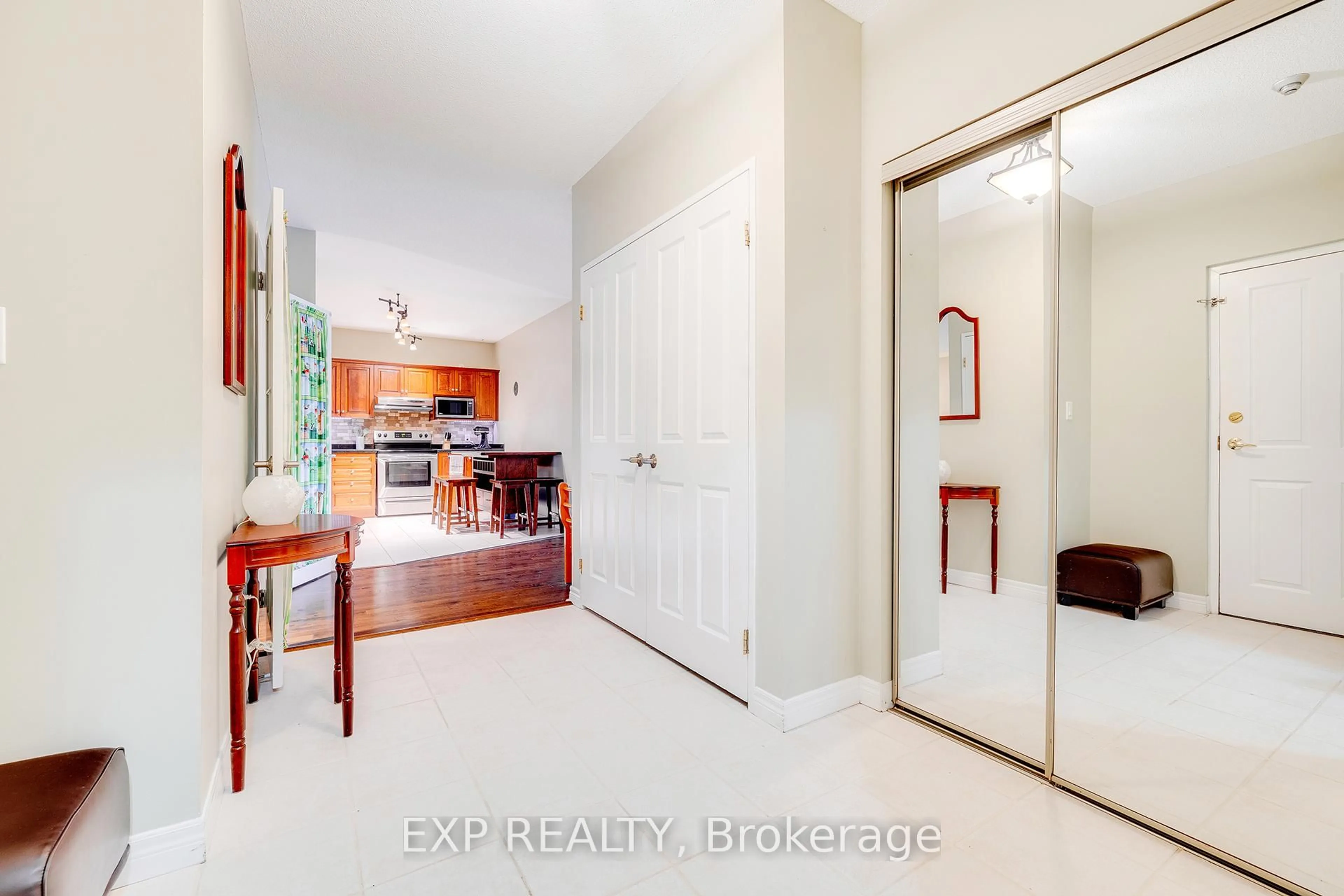 Indoor entryway for 255 Keats Way #403, Waterloo Ontario N2L 6N6