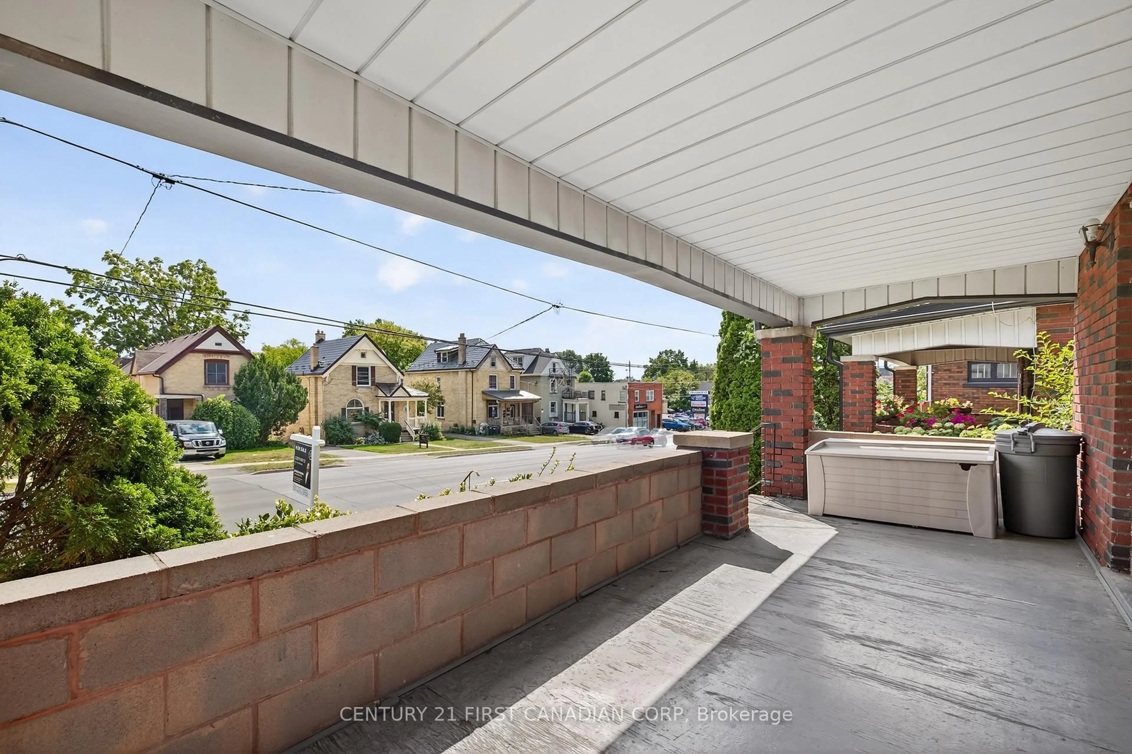 Unknown for 1230 Dundas St, London East Ontario N5W 3B2