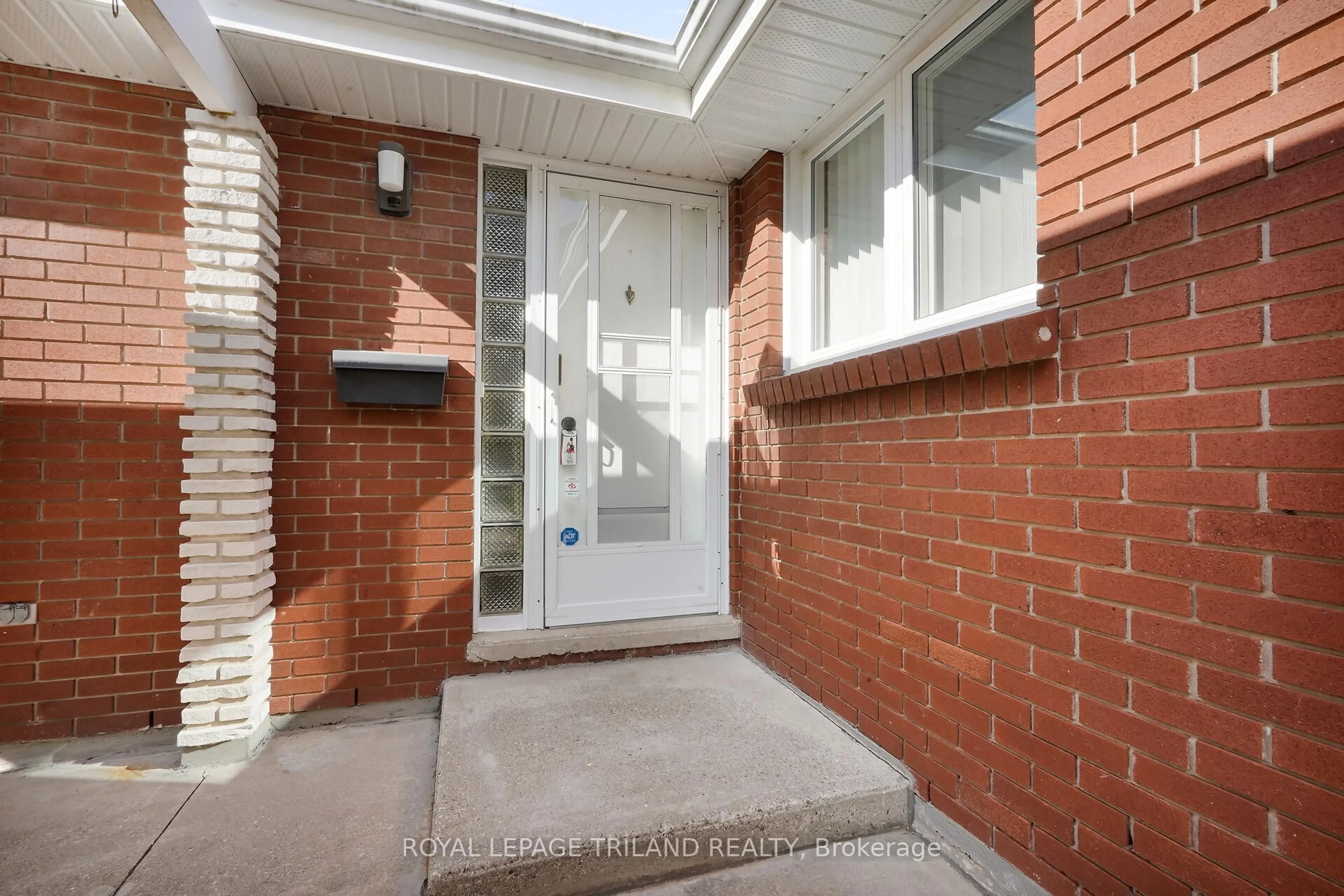 Indoor entryway for 744 Dalkeith Ave, London North Ontario N5X 1R6