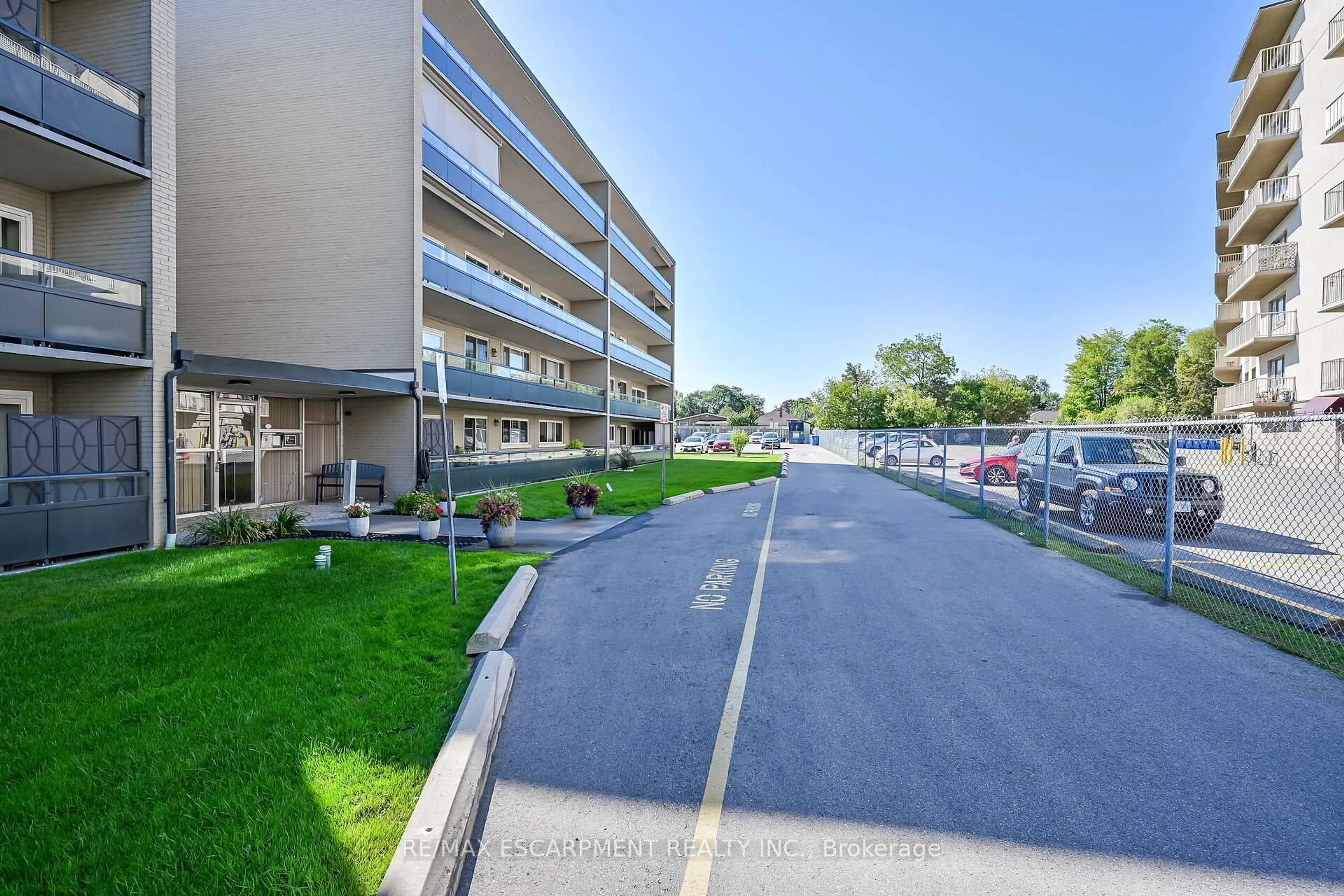 Unknown for 510 Queenston Rd #404, Hamilton Ontario L8K 1J3
