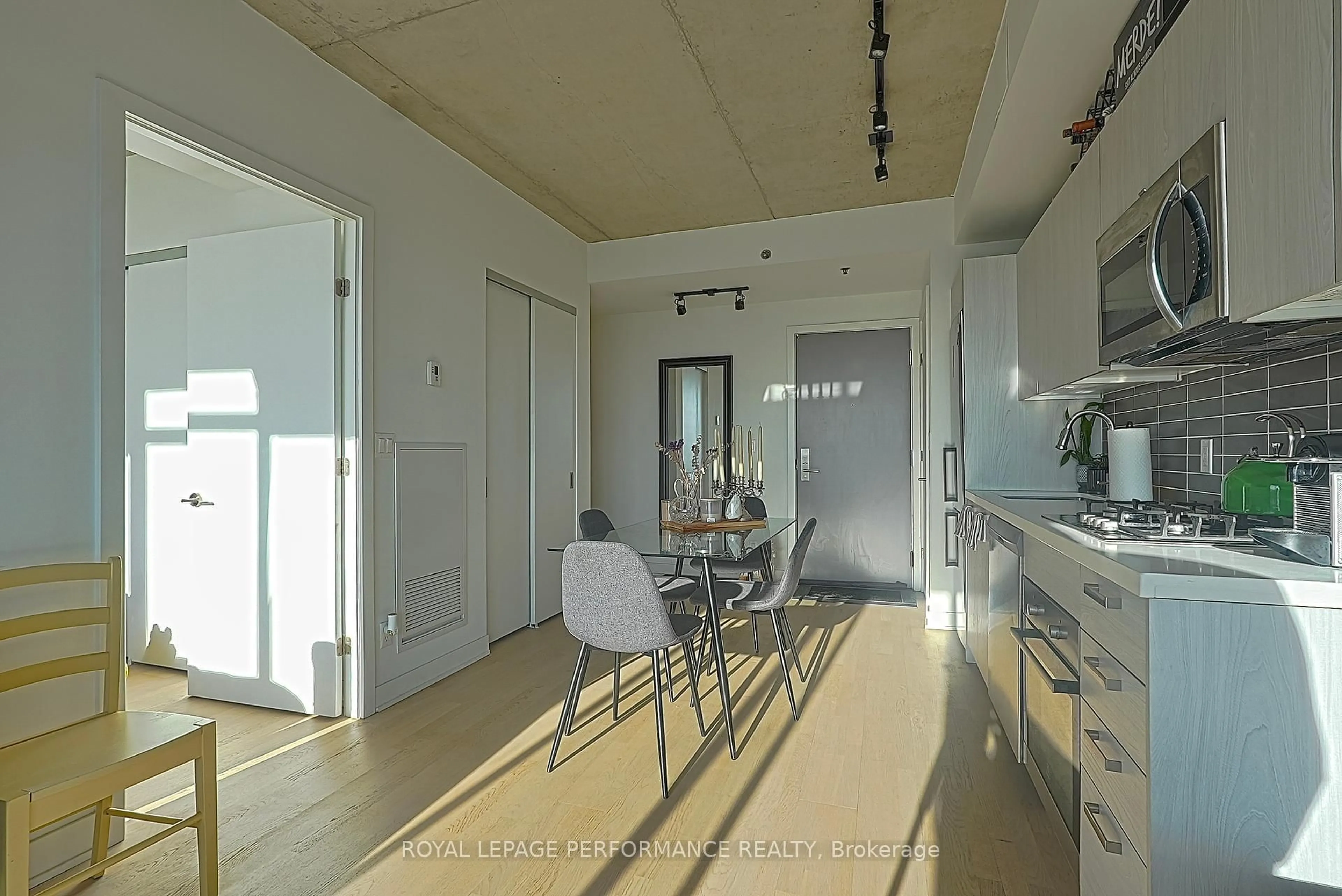 Unknown for 203 Catherine St #1804, Ottawa Ontario K2P 1J5