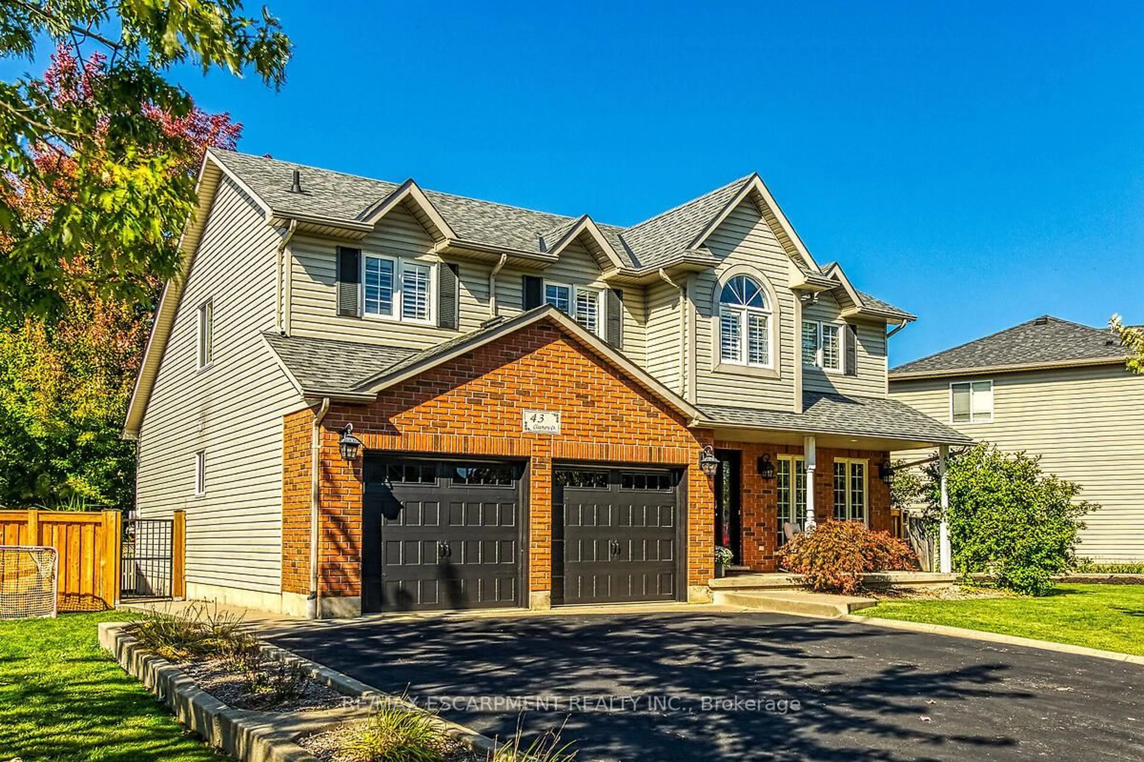 Home with brick exterior material, street for 43 Claymore Cres, Haldimand Ontario N3W 2P3
