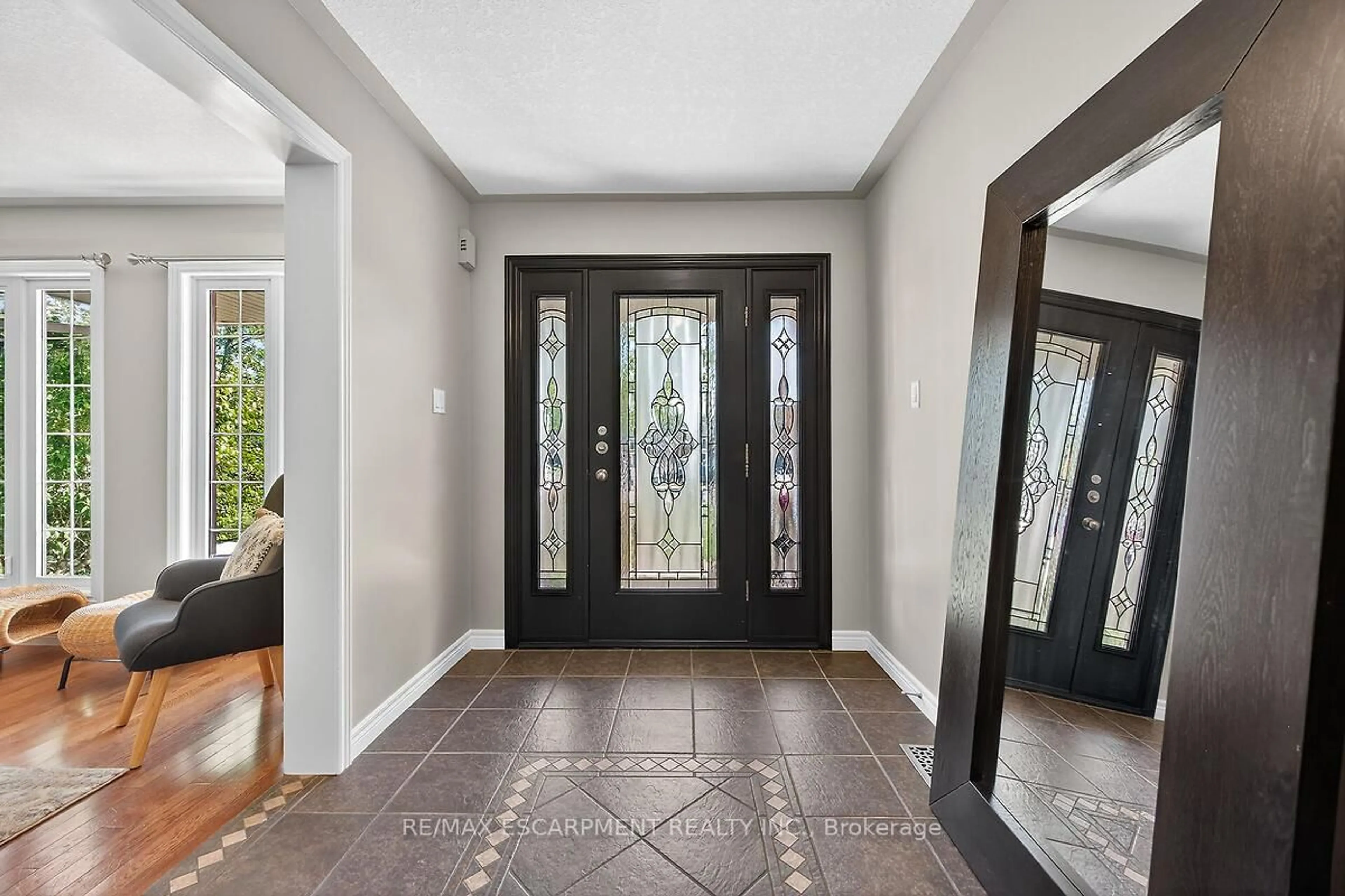 Indoor entryway for 43 Claymore Cres, Haldimand Ontario N3W 2P3
