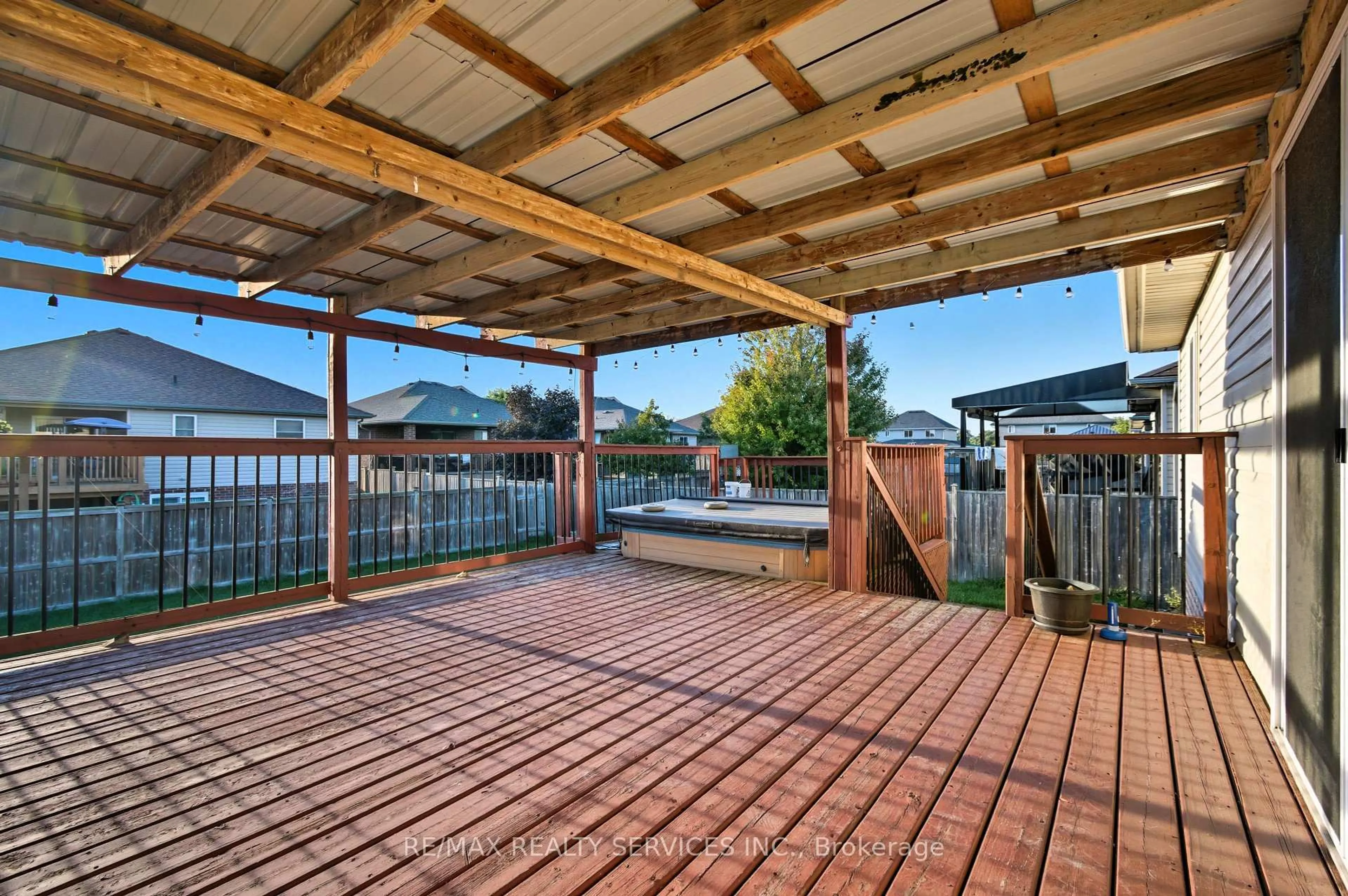 Patio, water/lake/river/ocean view for 1039 Clover Ave, Windsor Ontario N8P 1V8