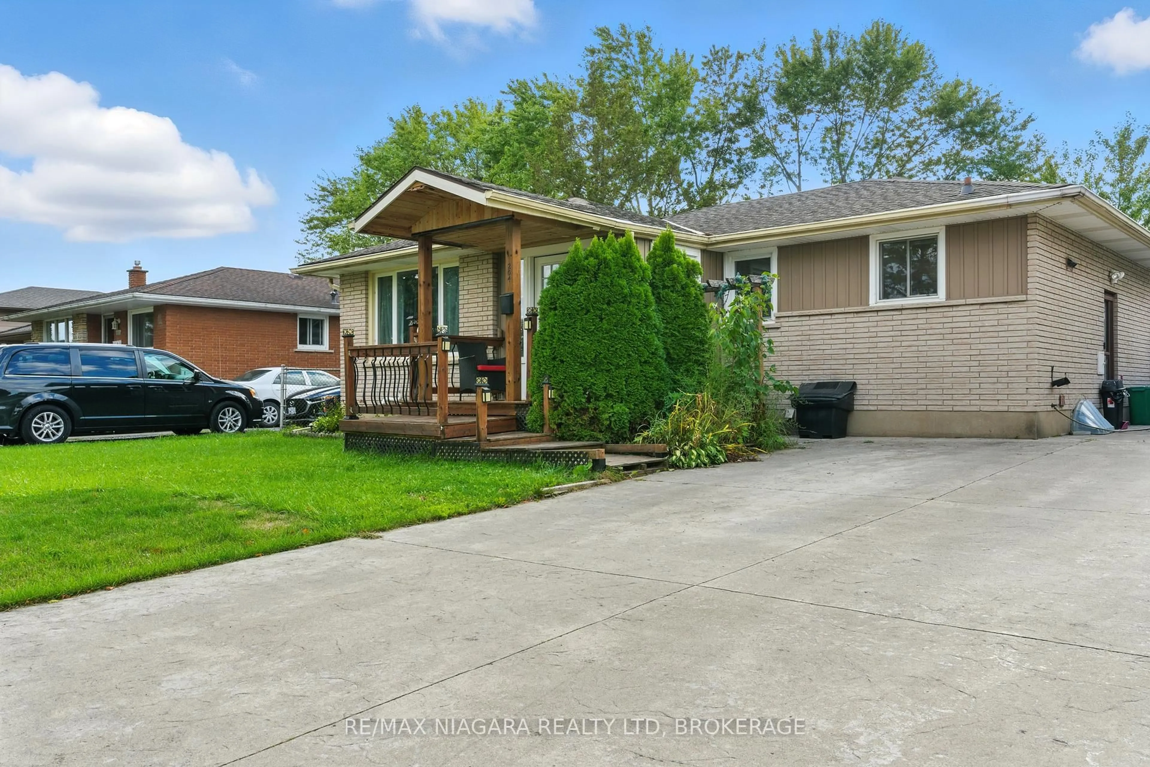 Unknown for 204 Hildred St, Welland Ontario L3B 1N1