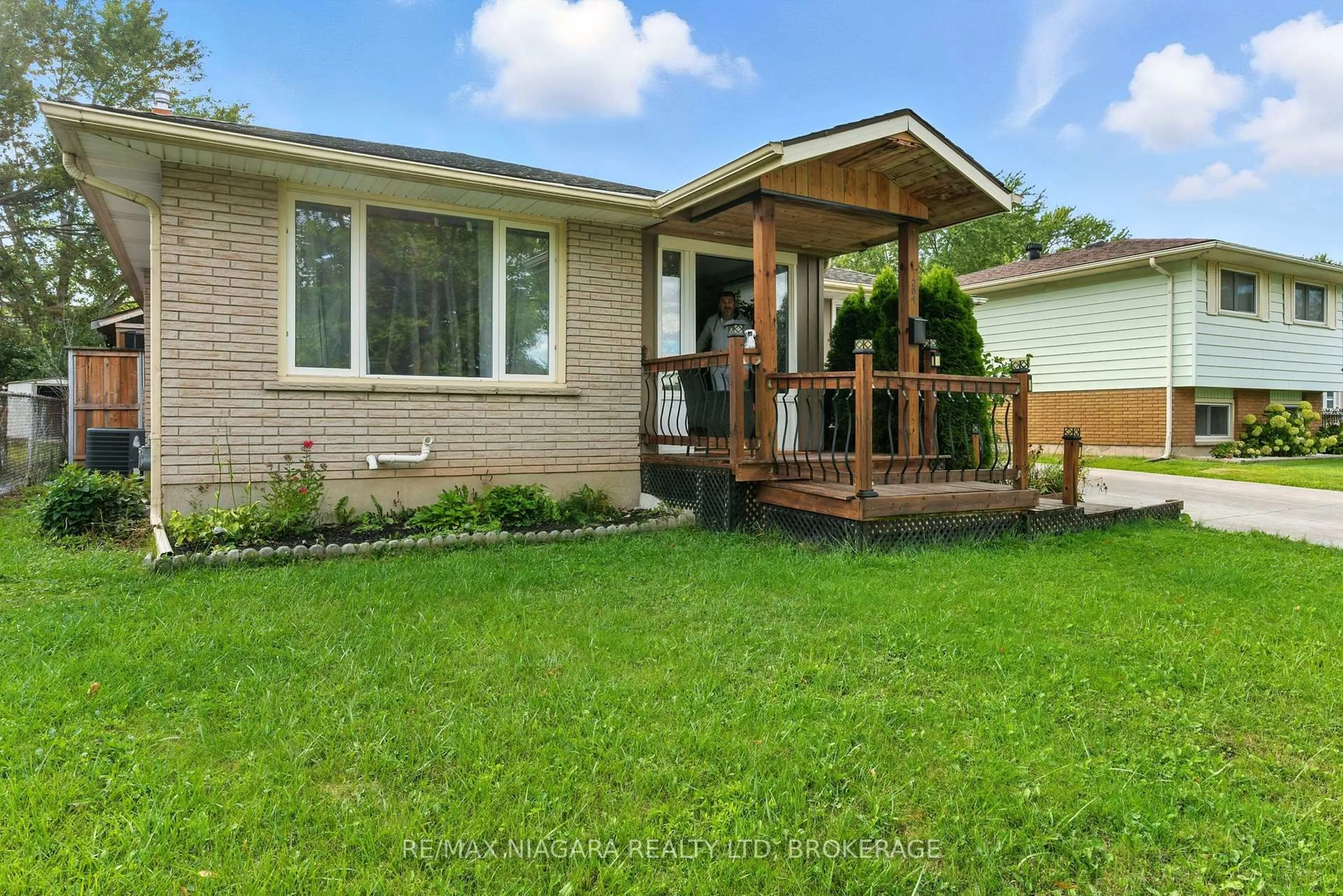 Unknown for 204 Hildred St, Welland Ontario L3B 1N1