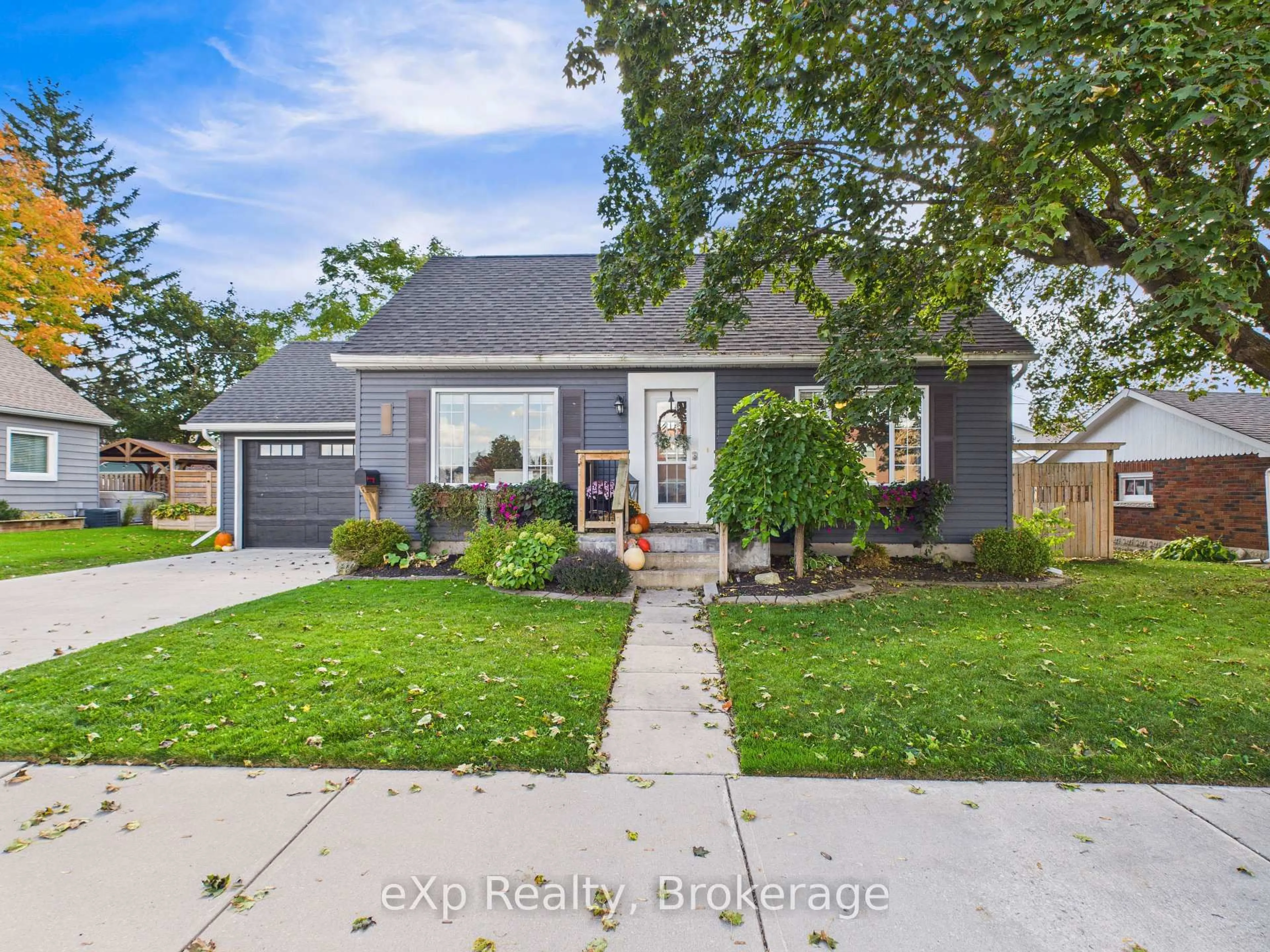 Home with brick exterior material, street for 485 13th St, Hanover Ontario N4N 1Y3